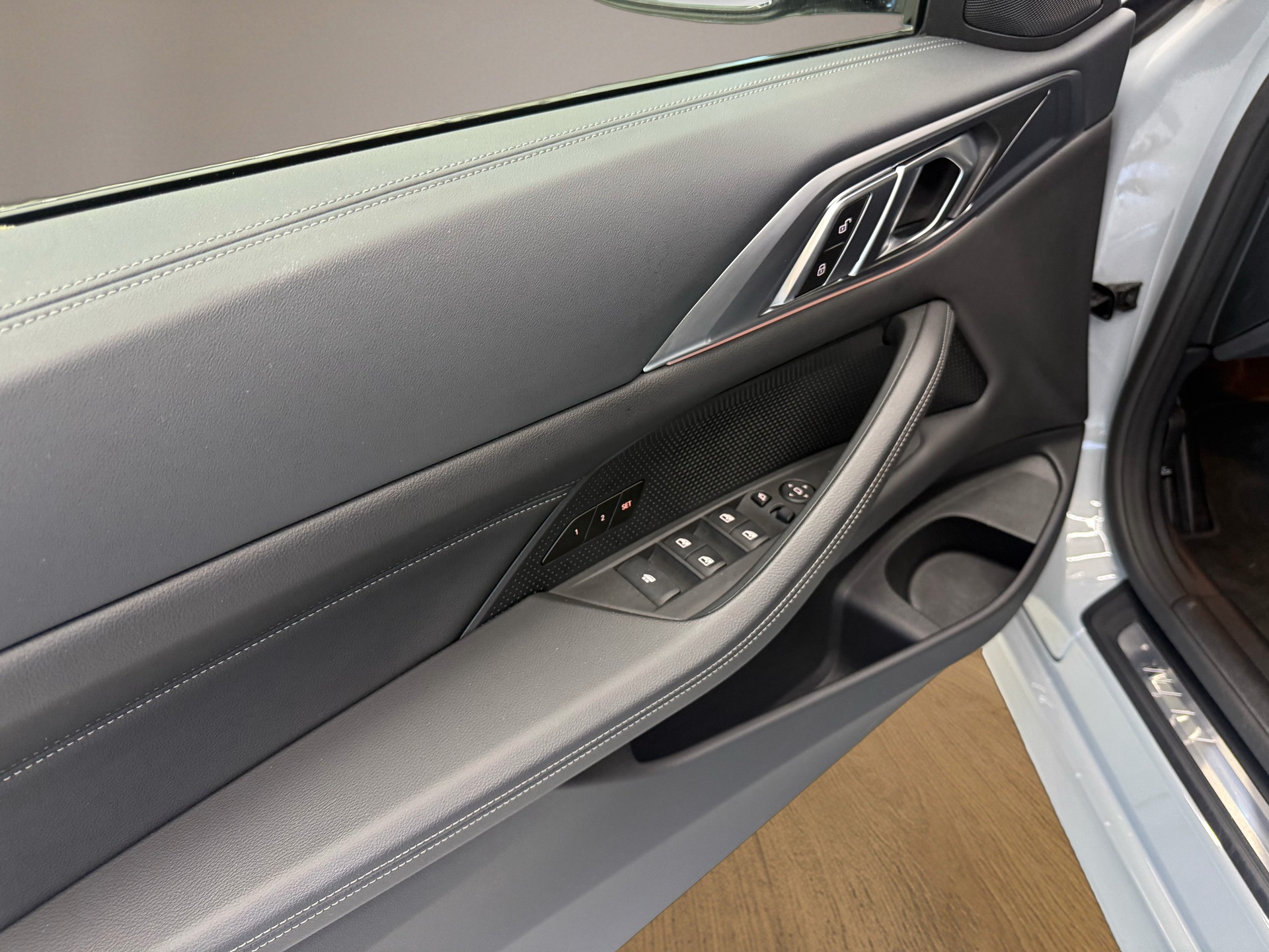BMW 430i xDrive Cabriolet M Sport Steptronic-image-14