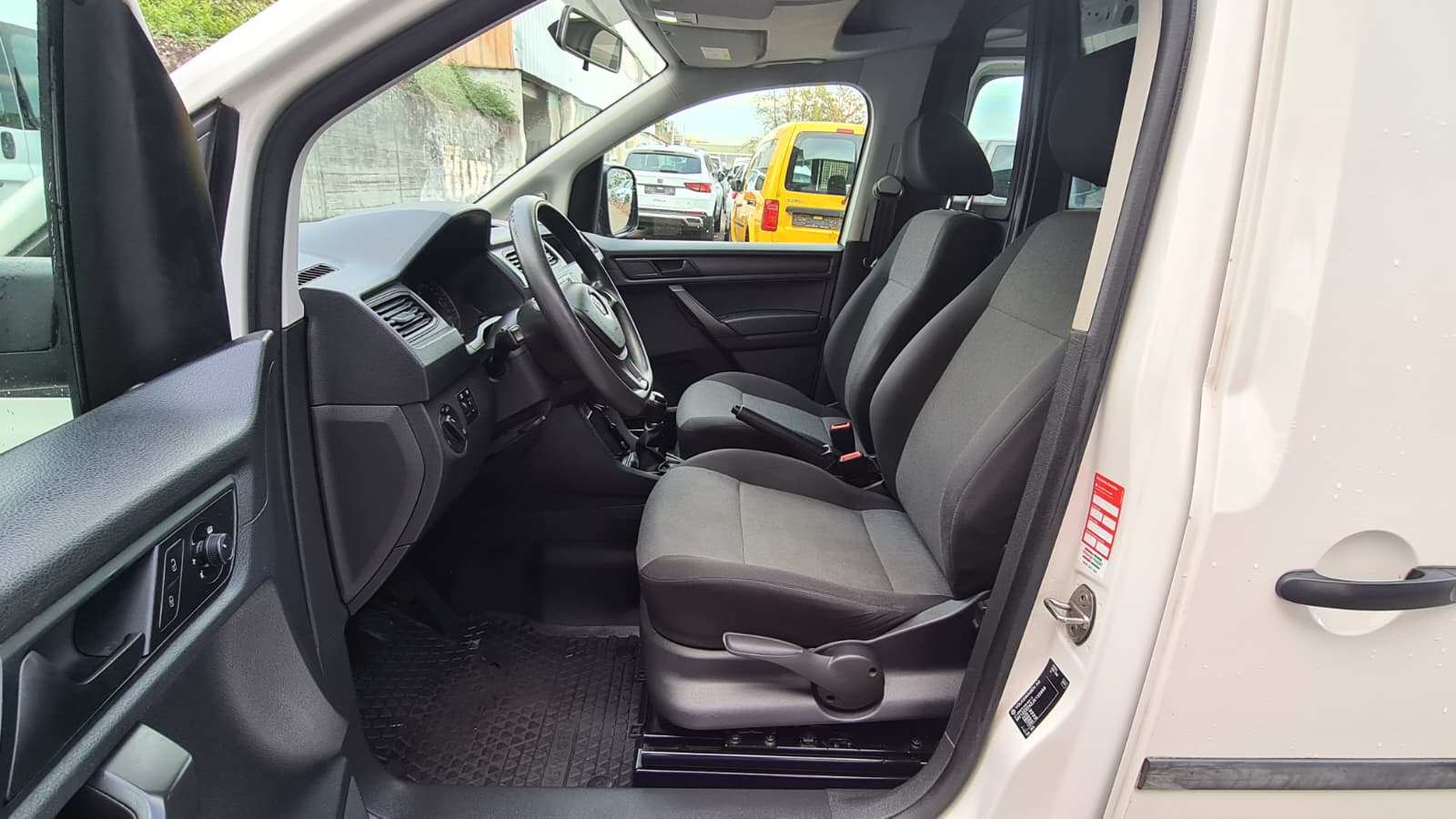 VW Caddy Maxi 2.0TDI 4Motion BlueMotion Technology ** Gr-Navi ** Klimaanlage ** Tempomat ** PDC Hinten ** Frisch Ab MFK & Service-image-18