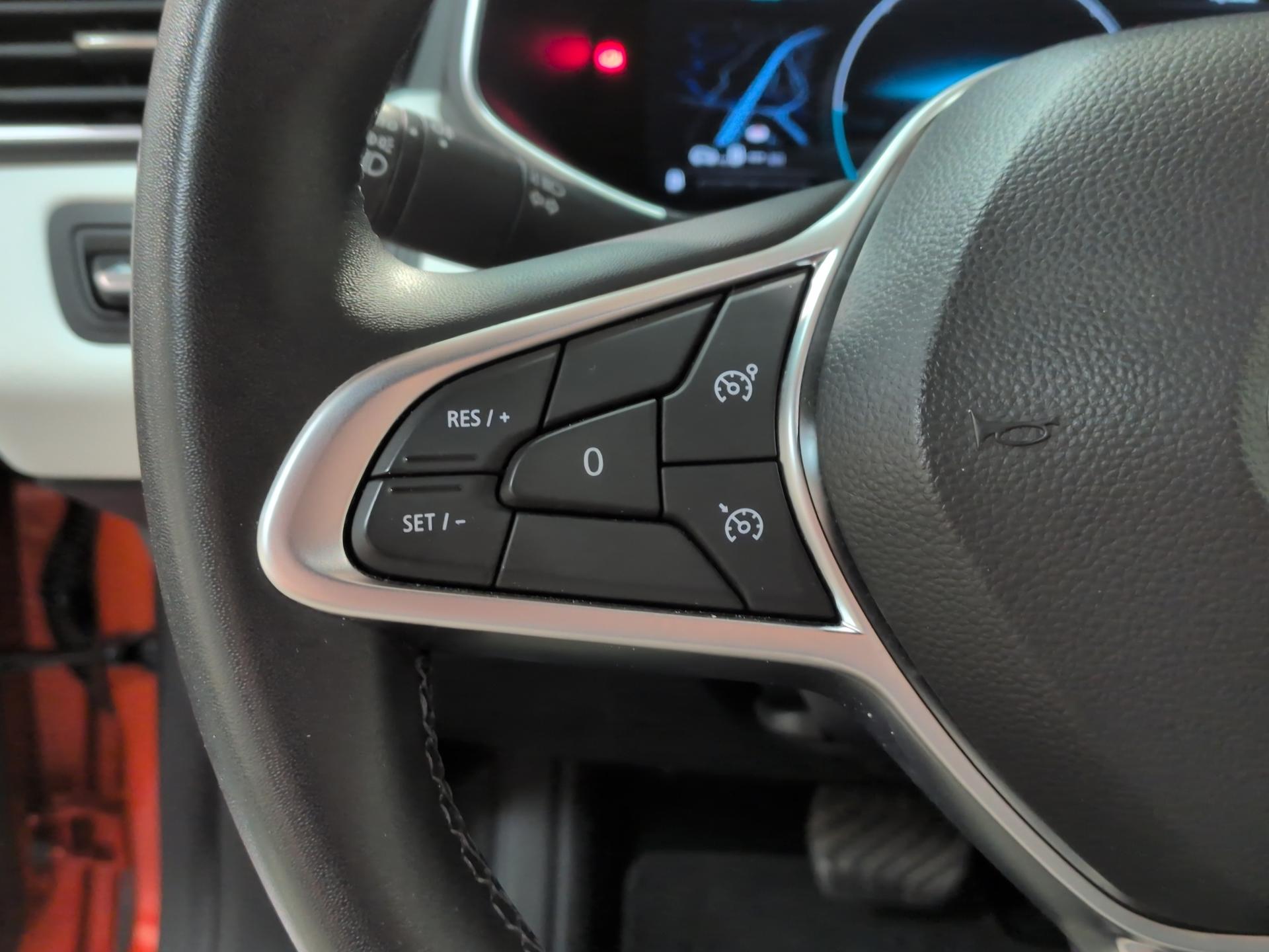 RENAULT Clio 1.6 E-Tech Techno-image-18
