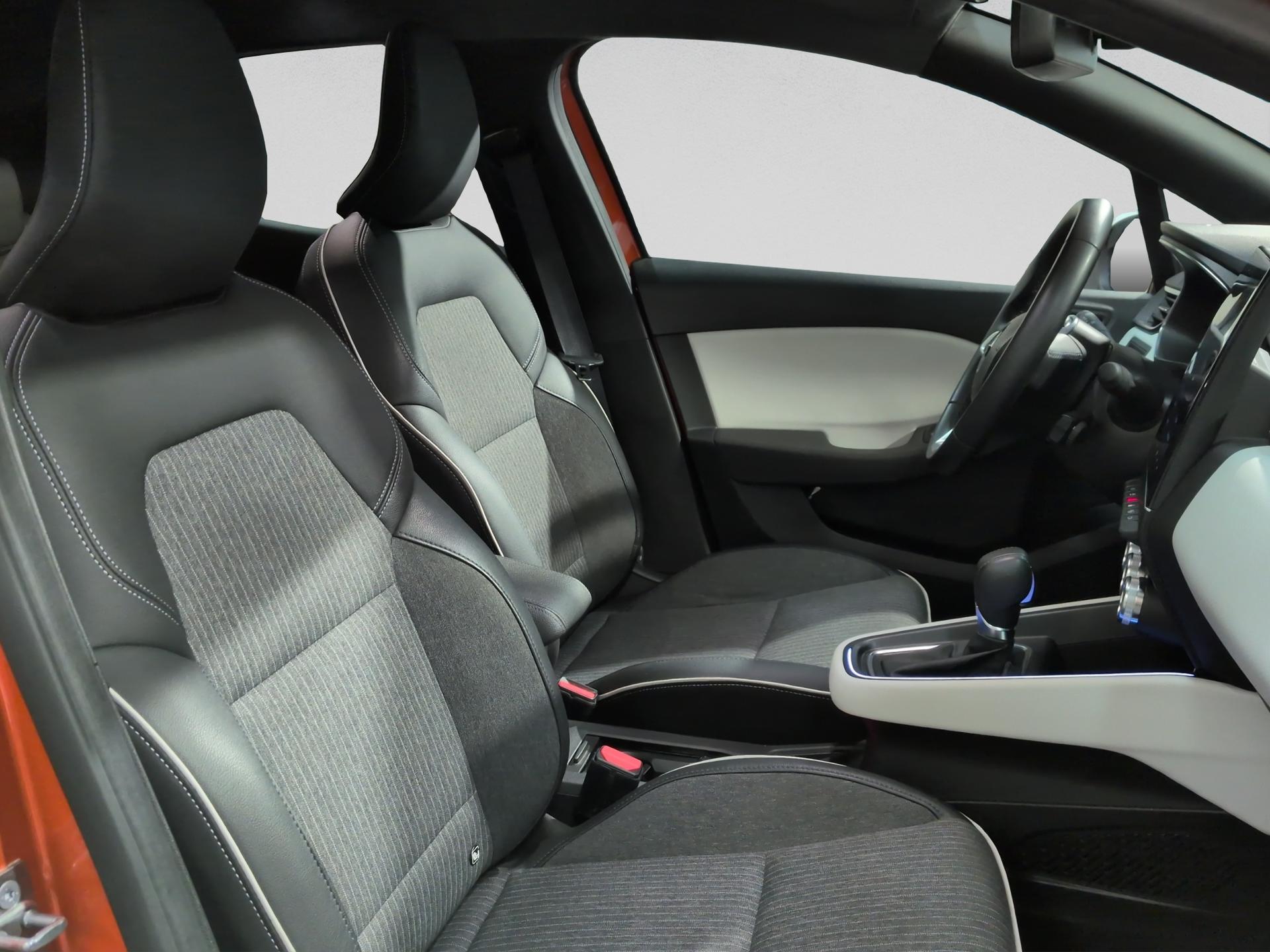 RENAULT Clio 1.6 E-Tech Techno-image-16