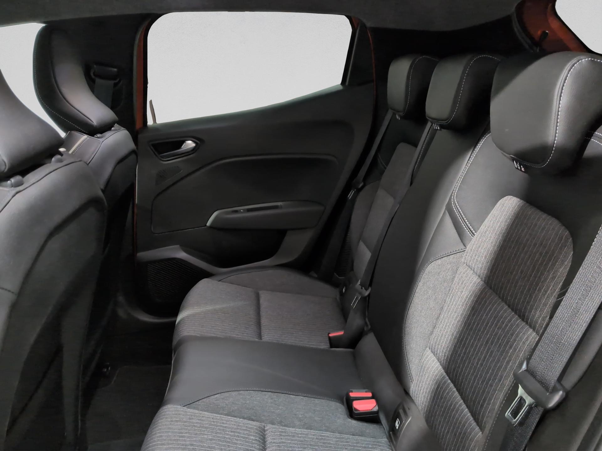 RENAULT Clio 1.6 E-Tech Techno-image-14