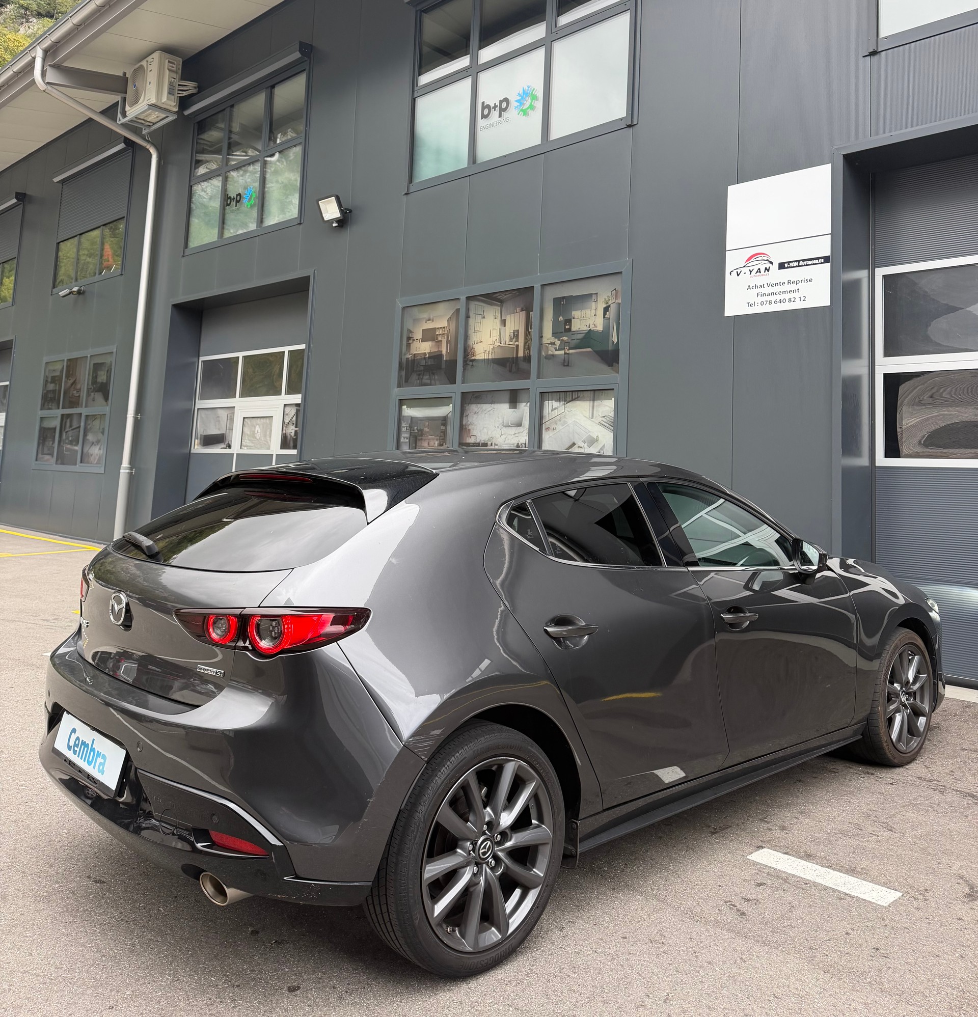 MAZDA 3 Hatchback SKYACTIV-X M Hybrid 180 Revolution-image-6
