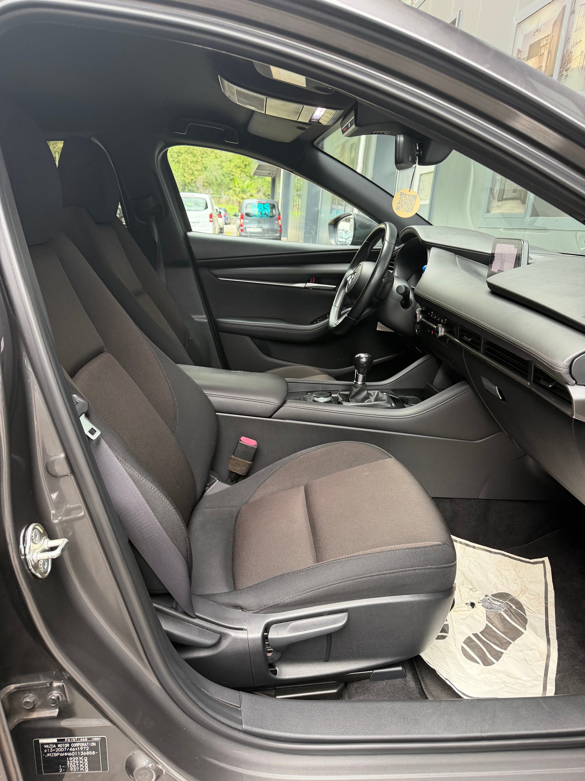 MAZDA 3 Hatchback SKYACTIV-X M Hybrid 180 Revolution-image-10