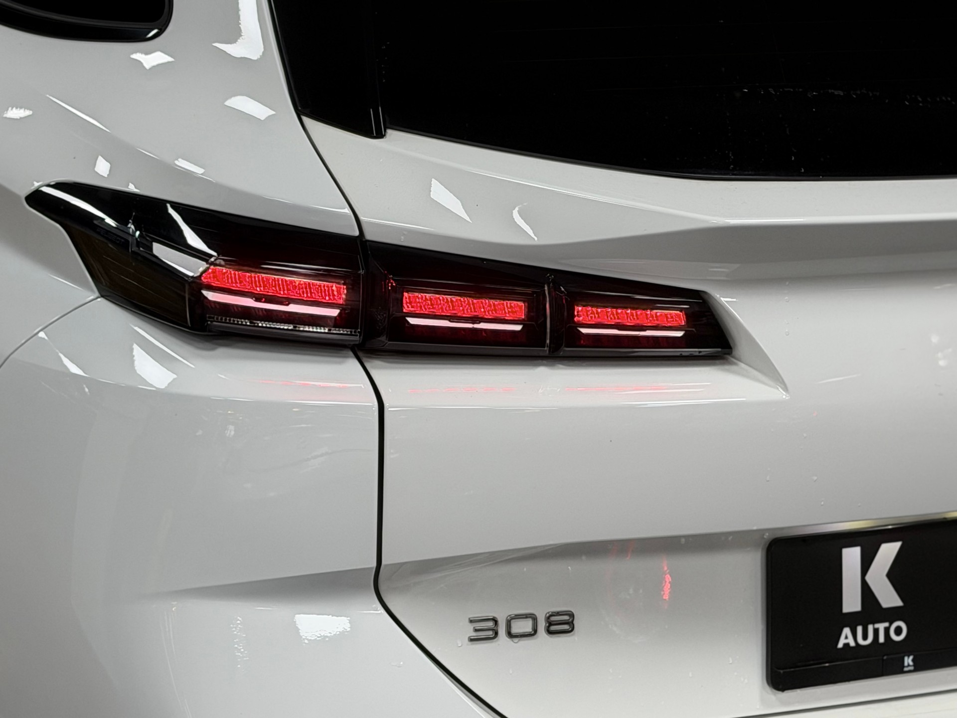 PEUGEOT 308 SW 1.5 BlueHDI Allure Pack EAT8-image-8