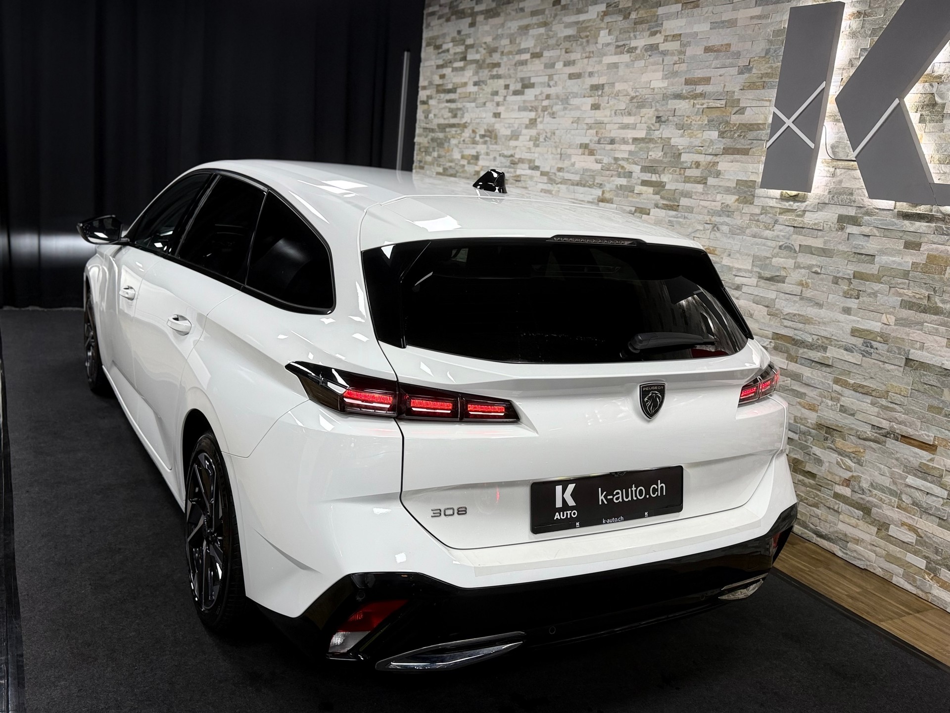 PEUGEOT 308 SW 1.5 BlueHDI Allure Pack EAT8-image-1