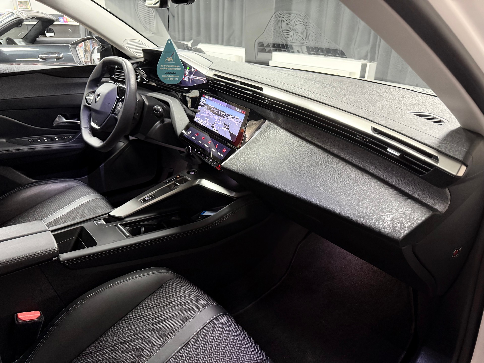 PEUGEOT 308 SW 1.5 BlueHDI Allure Pack EAT8-image-25