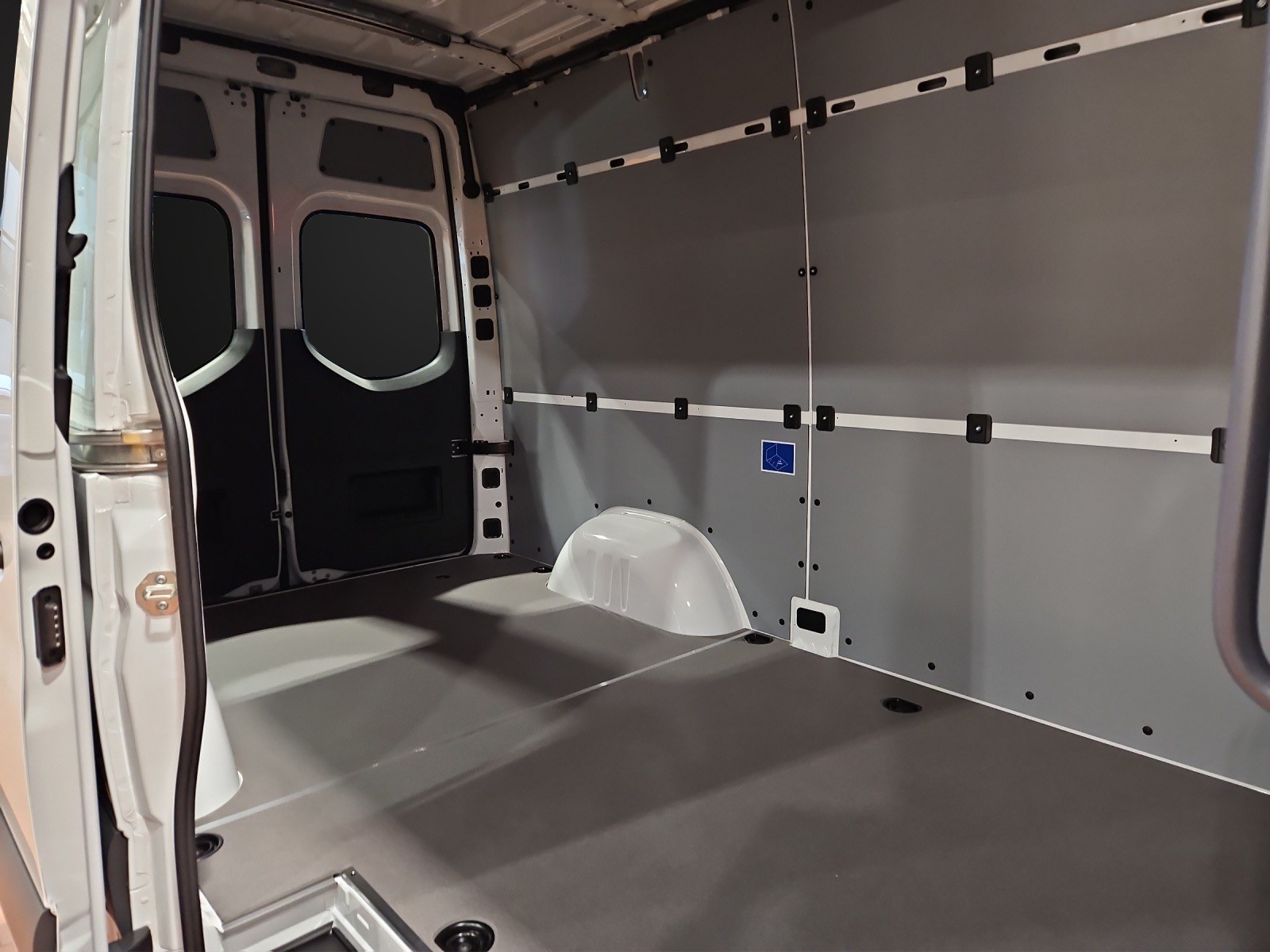 MERCEDES-BENZ Sprinter 317 CDI Standard 9G-TRONIC-image-7
