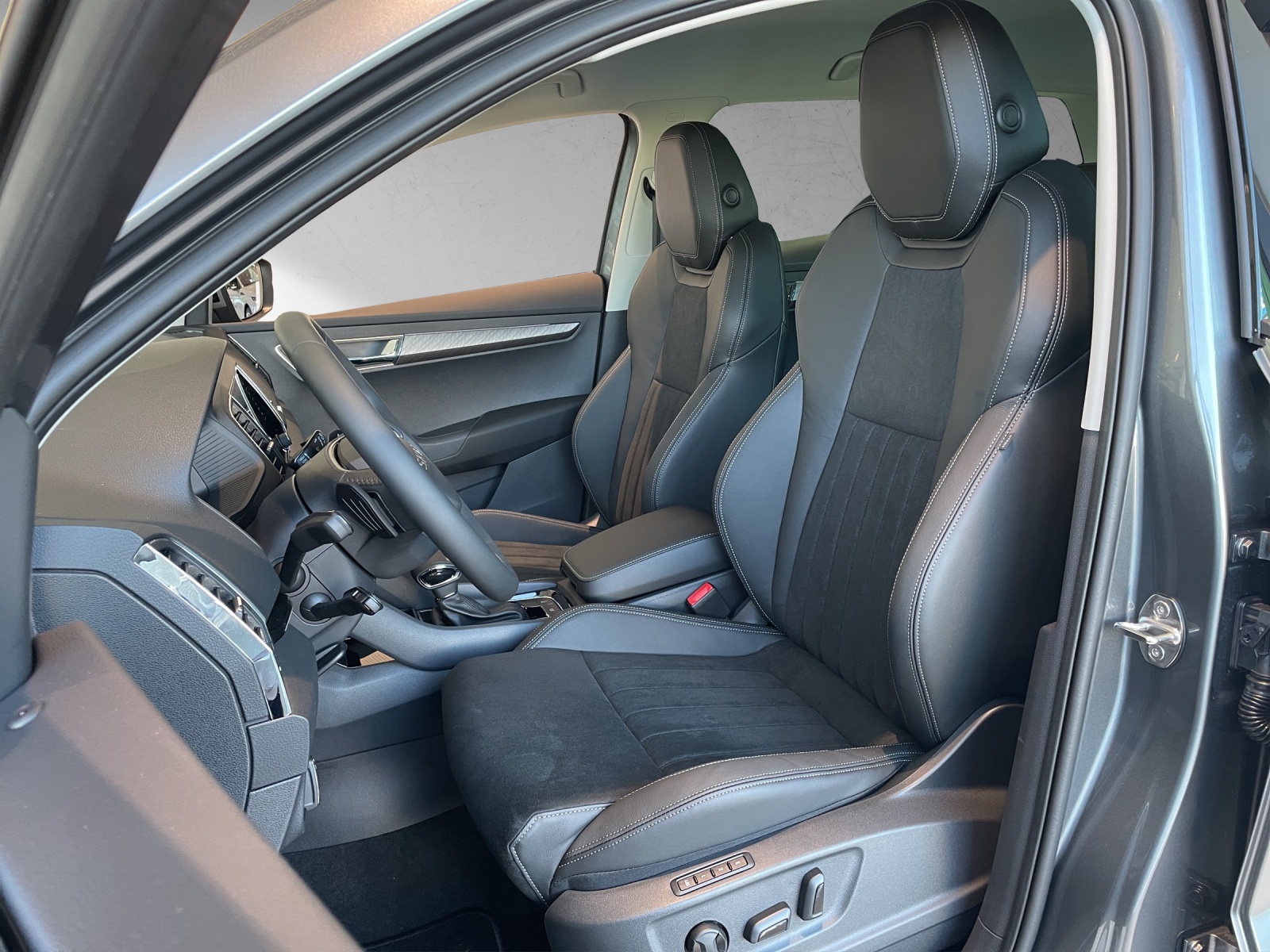 SKODA SKODA Karoq Dynamic-image-6