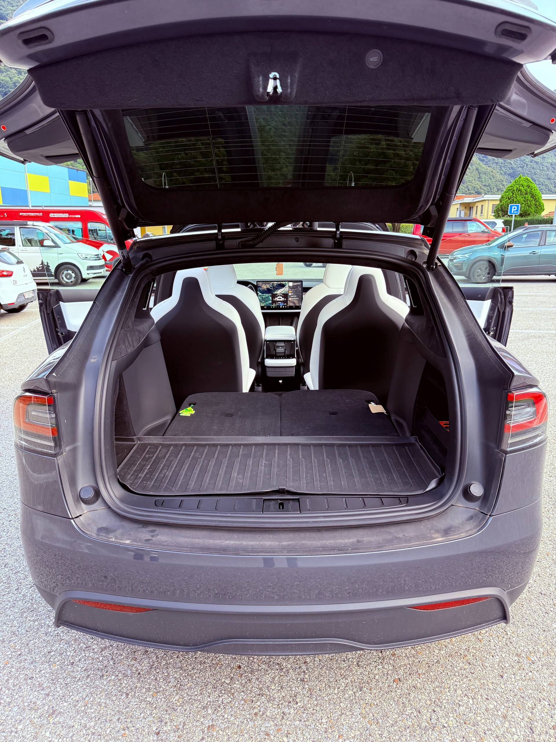 TESLA Model X Long Range Dual Motor Palladium Refresh-image-5