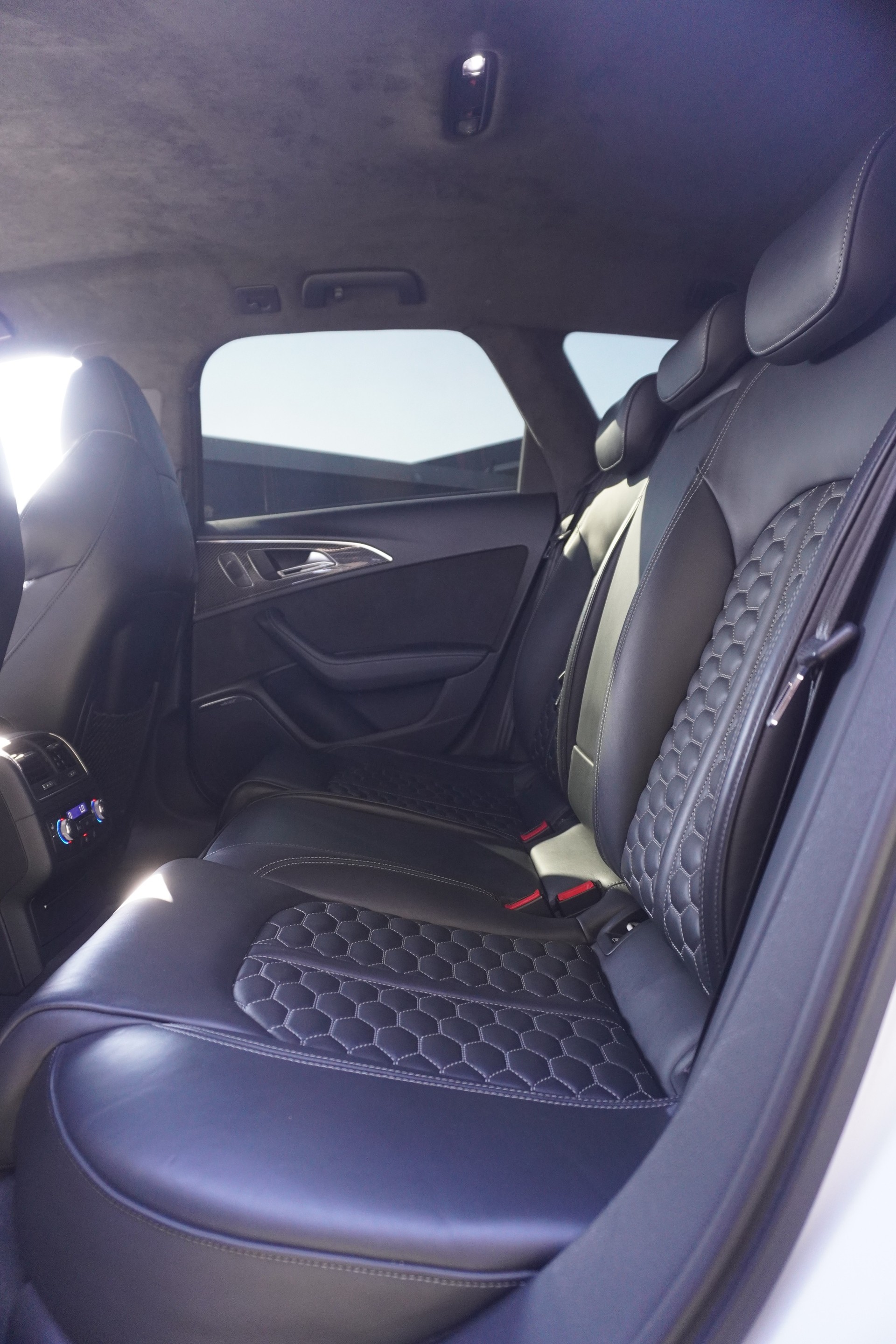 AUDI RS6 Avant 4.0 TFSI V8 performance quattro-image-12
