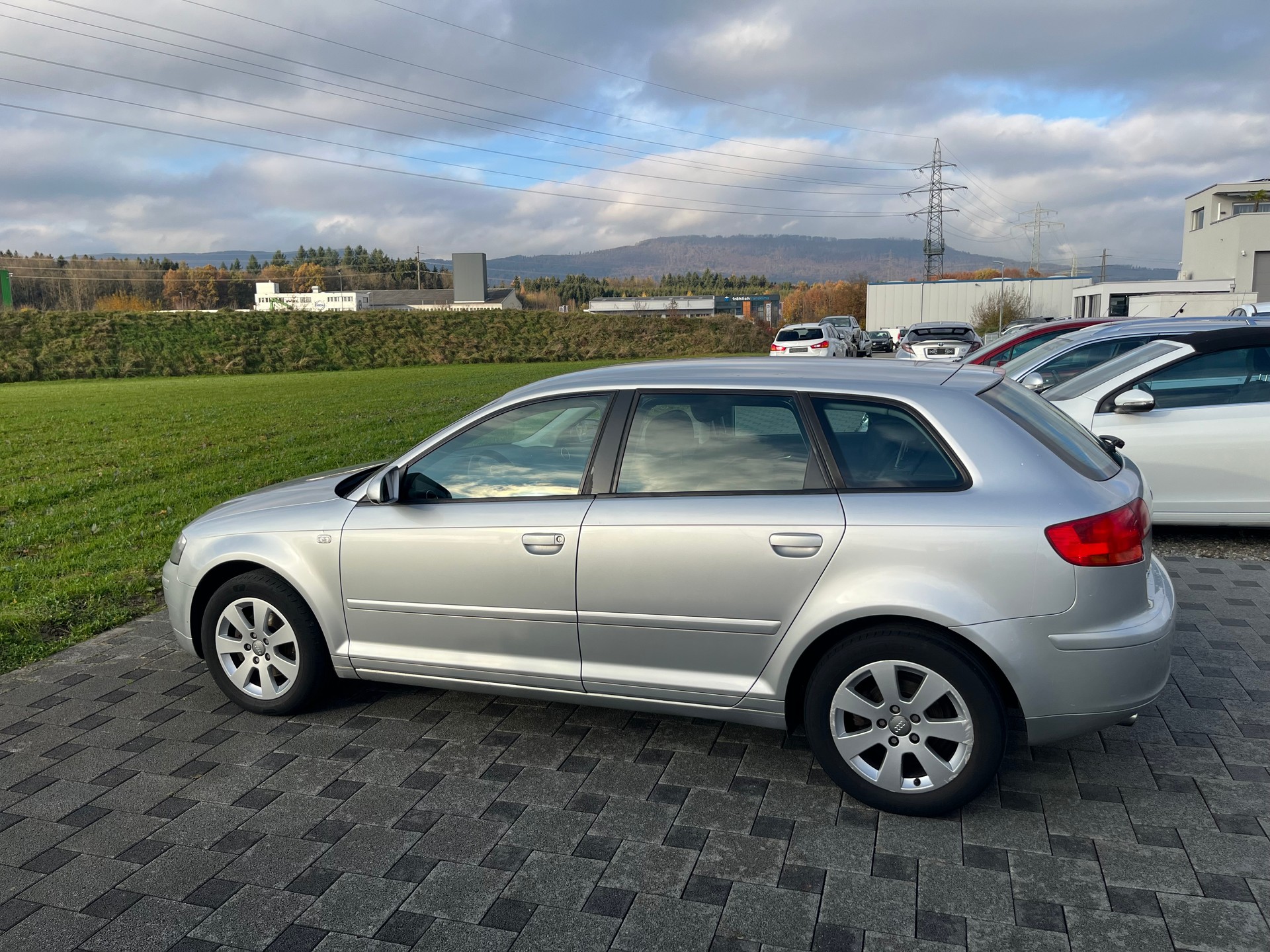 AUDI A3 Sportback 1.8 Turbo FSI Attraction-image-5