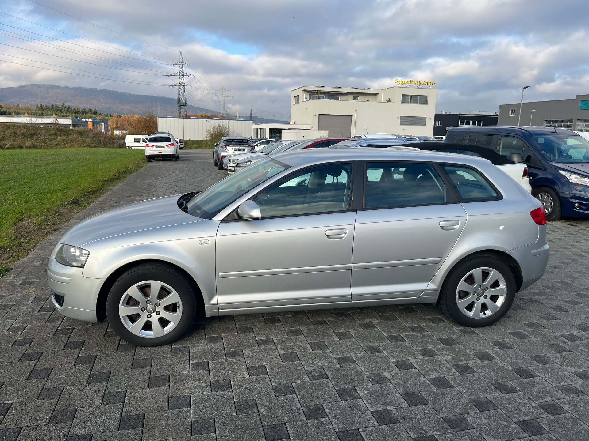 AUDI A3 Sportback 1.8 Turbo FSI Attraction-image-4