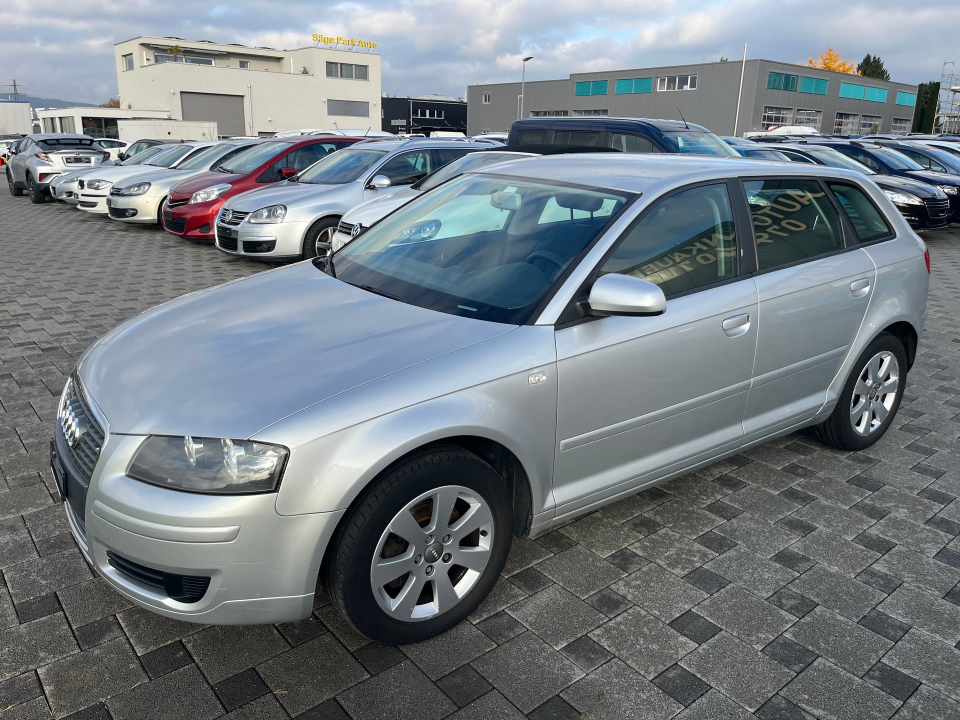 AUDI A3 Sportback 1.8 Turbo FSI Attraction-image-1