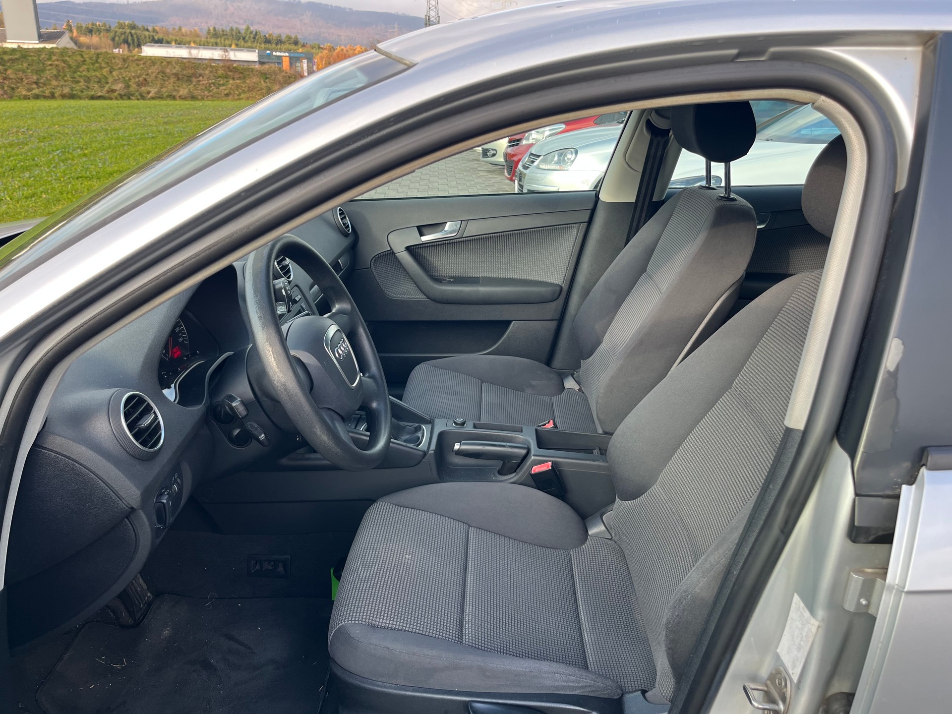 AUDI A3 Sportback 1.8 Turbo FSI Attraction-image-11