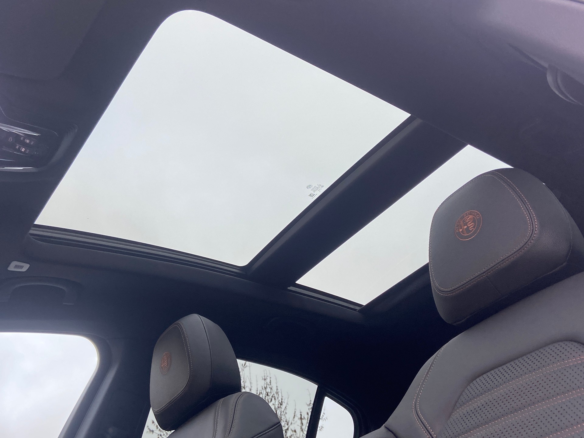 ALFA ROMEO Stelvio 2.0 Intensa Sky Q4 AT8-showroom-element-3