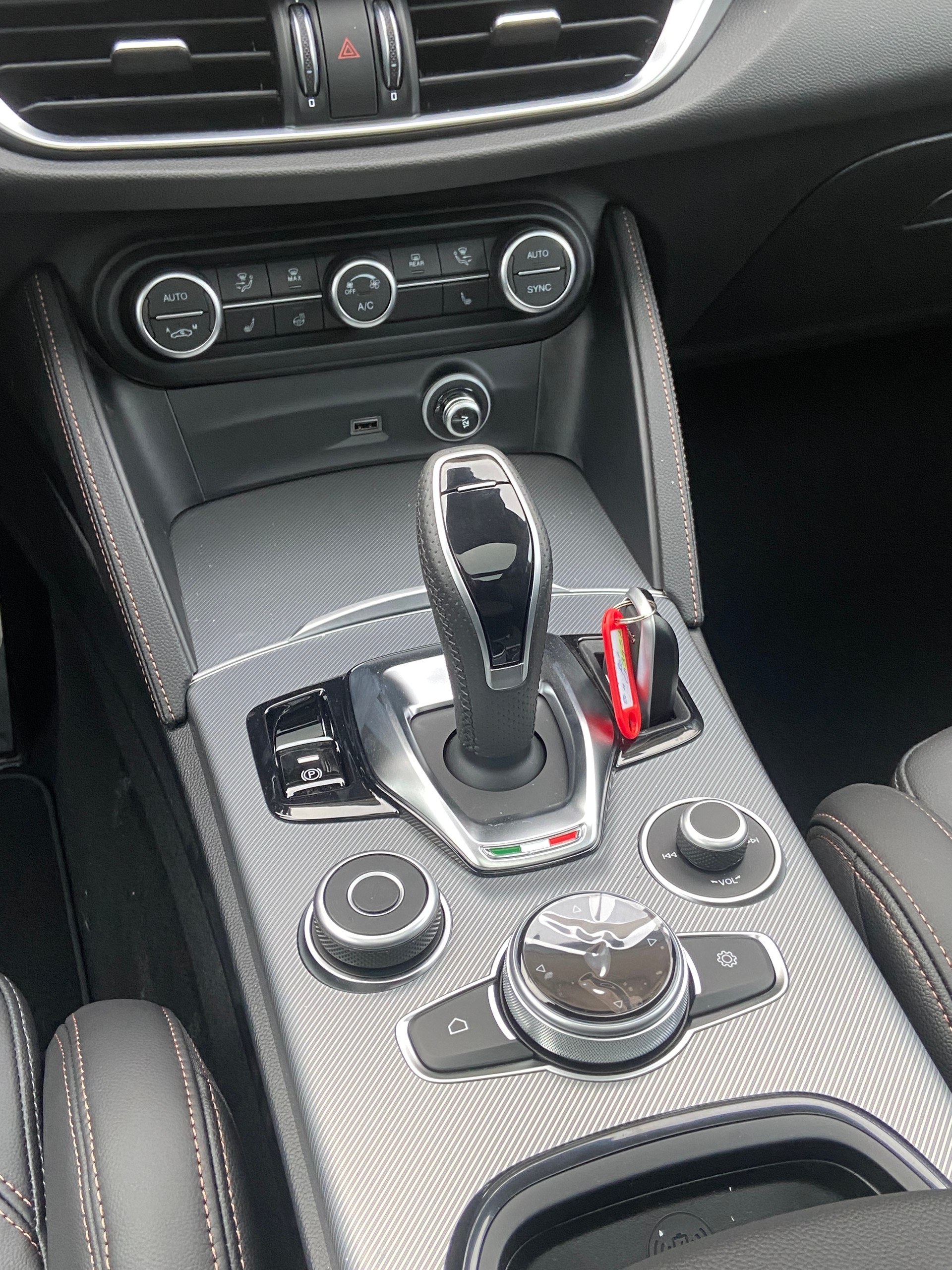 ALFA ROMEO Stelvio 2.0 Intensa Sky Q4 AT8-image-11