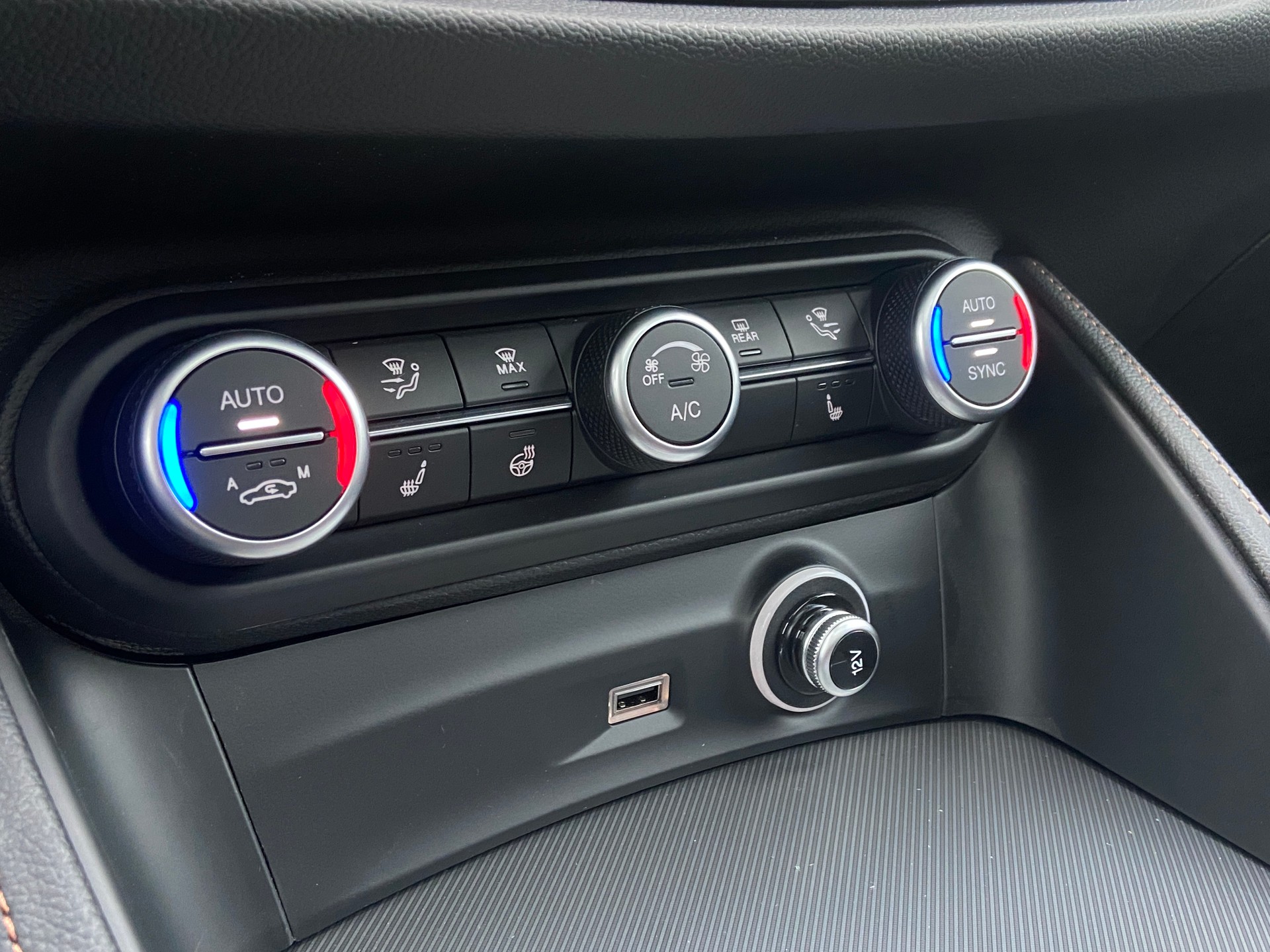 ALFA ROMEO Stelvio 2.0 Intensa Sky Q4 AT8-image-12