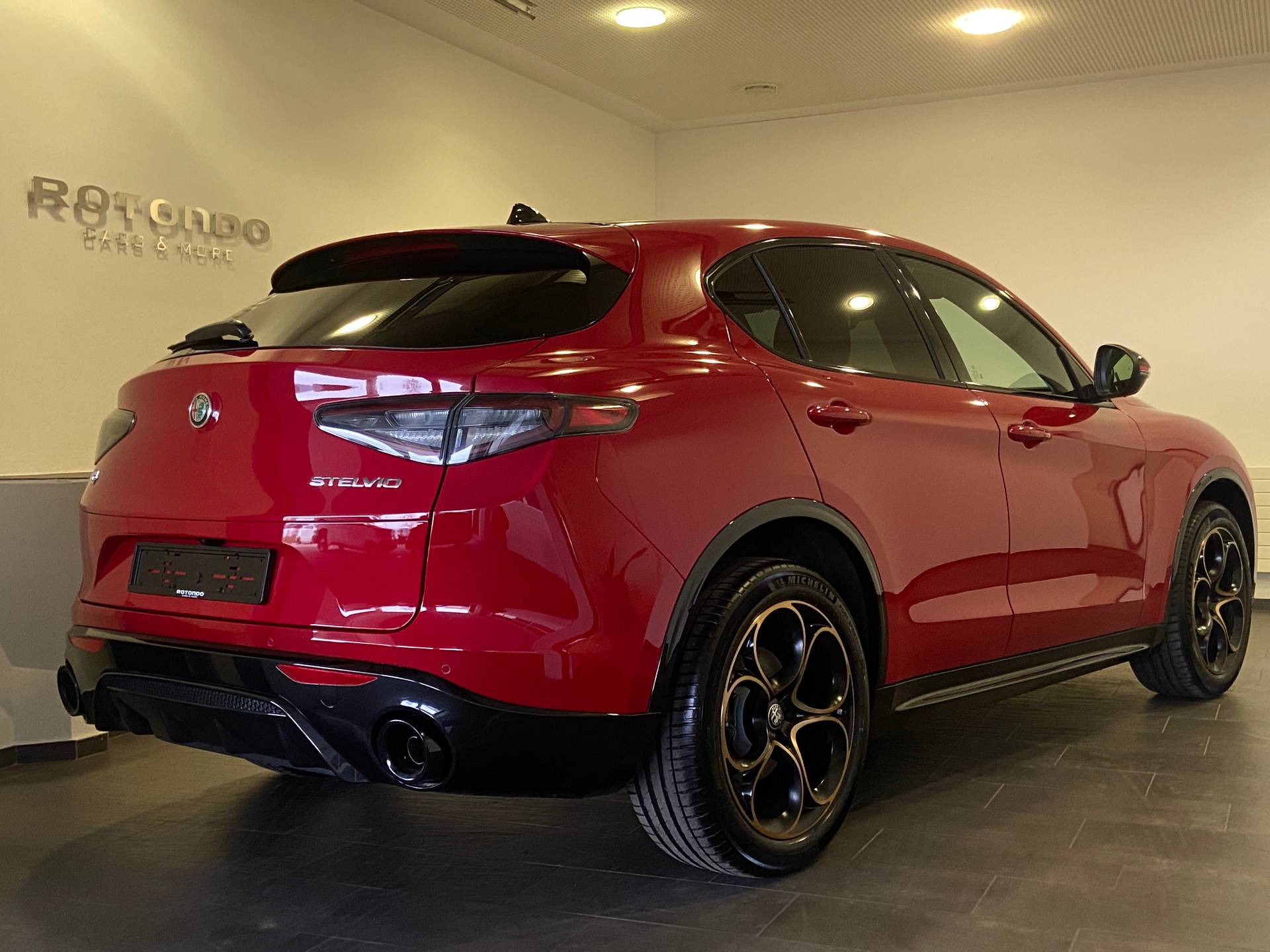 ALFA ROMEO Stelvio 2.0 Intensa Sky Q4 AT8-showroom-element-1