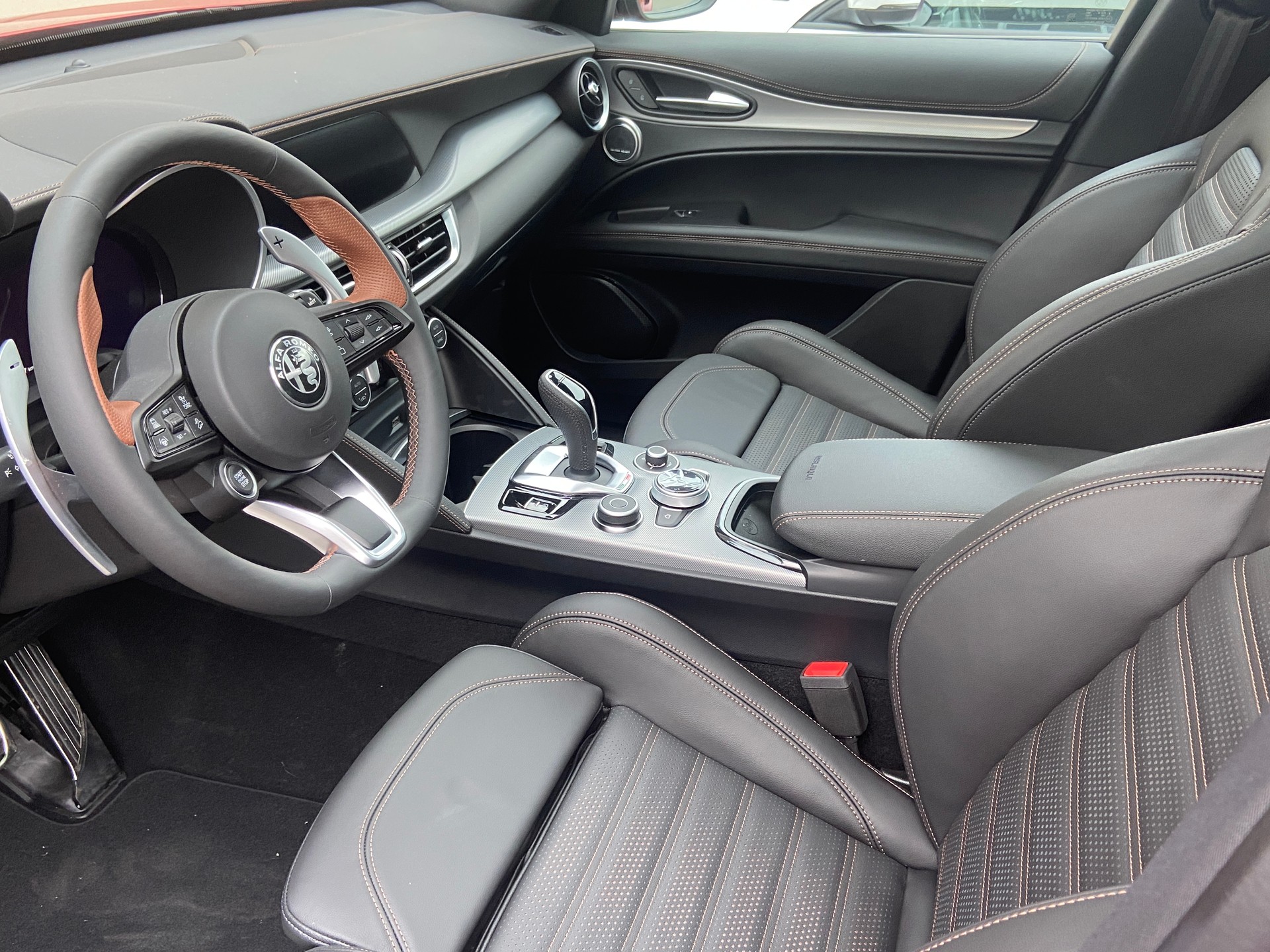 ALFA ROMEO Stelvio 2.0 Intensa Sky Q4 AT8-image-5