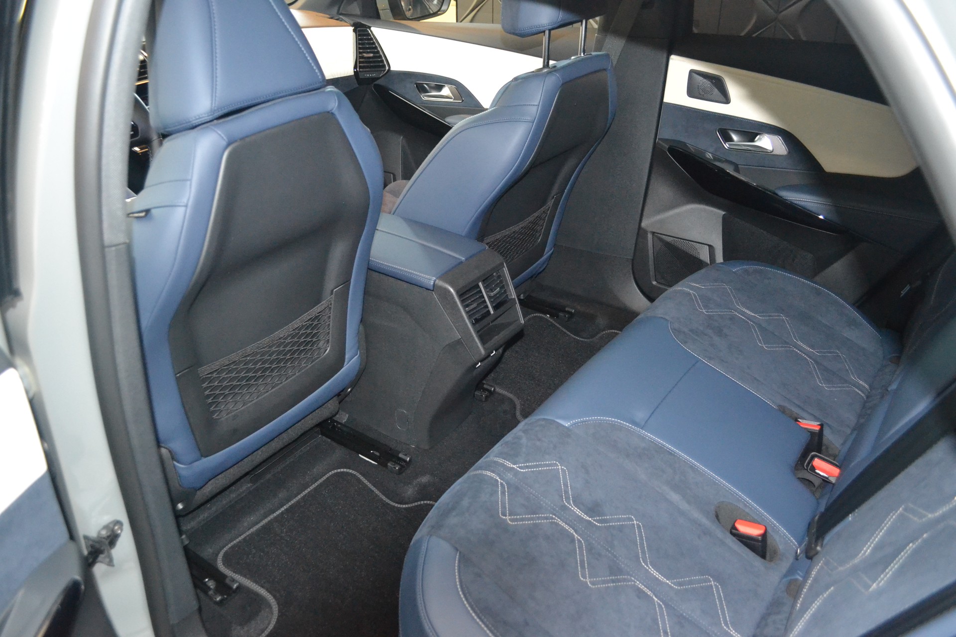 DS AUTOMOBILES DS 7 Crossback E-Tense 300 4x4 Jules Verne-image-6