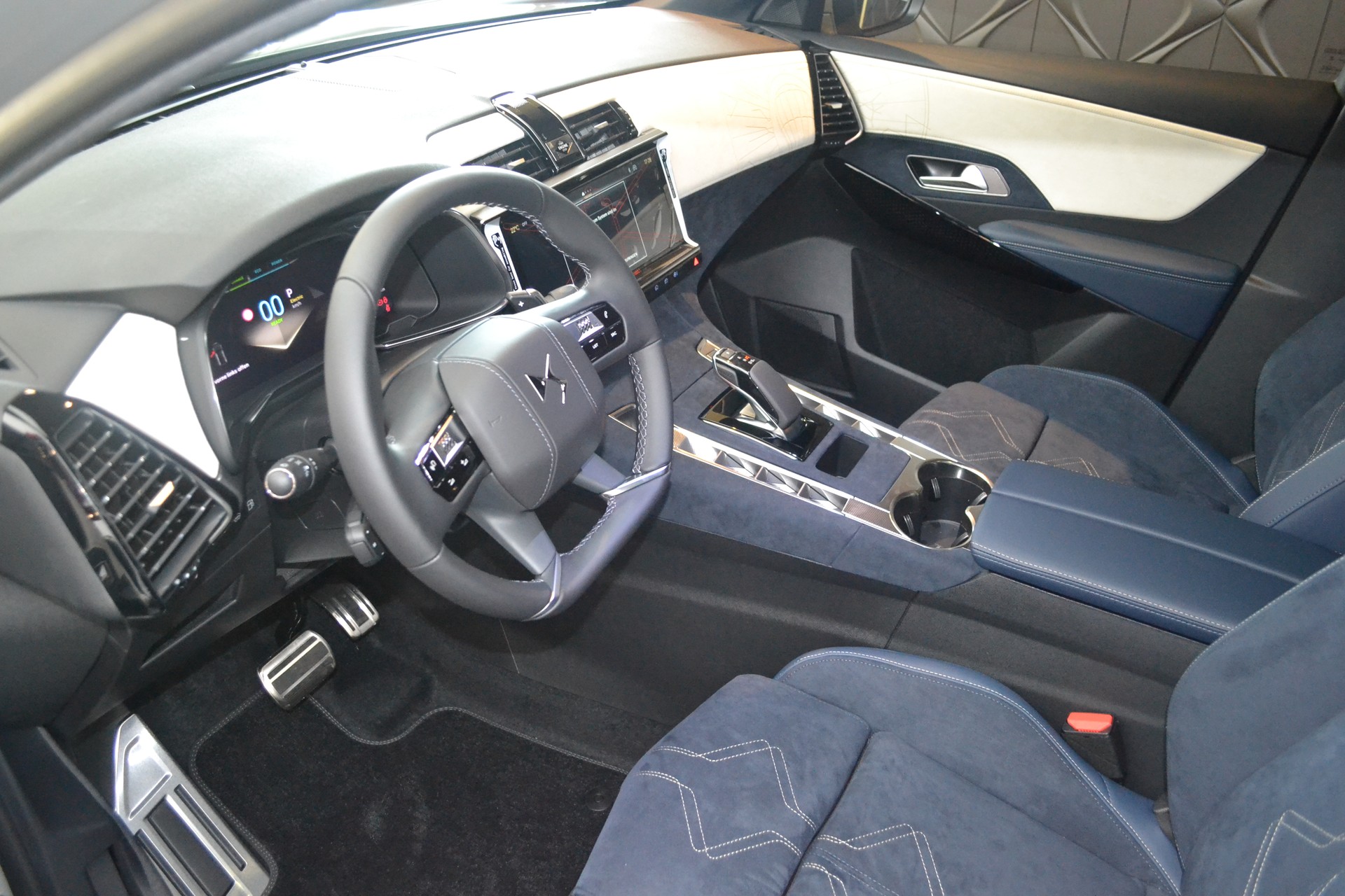 DS AUTOMOBILES DS 7 Crossback E-Tense 300 4x4 Jules Verne-image-4