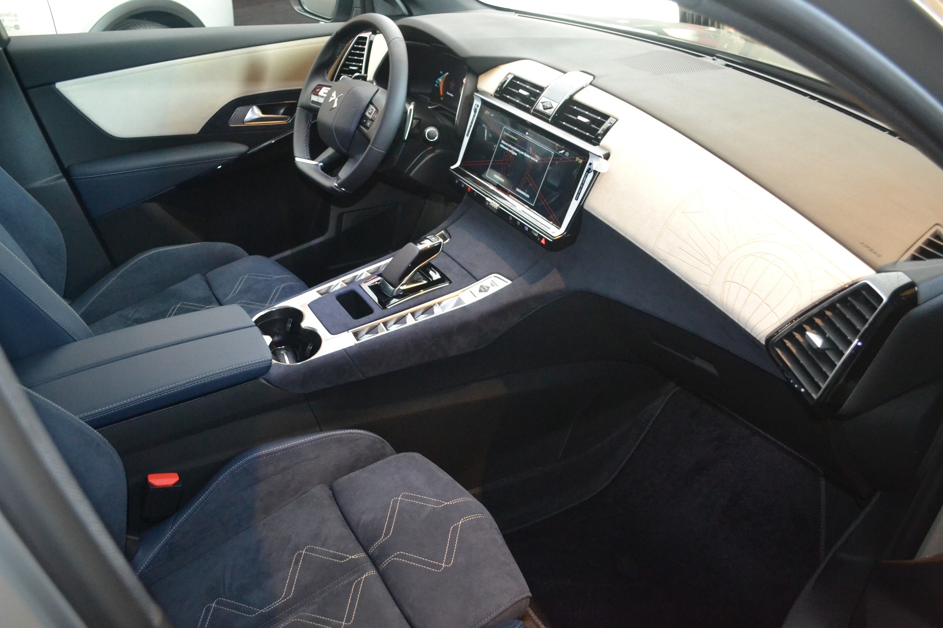 DS AUTOMOBILES DS 7 Crossback E-Tense 300 4x4 Jules Verne-image-5