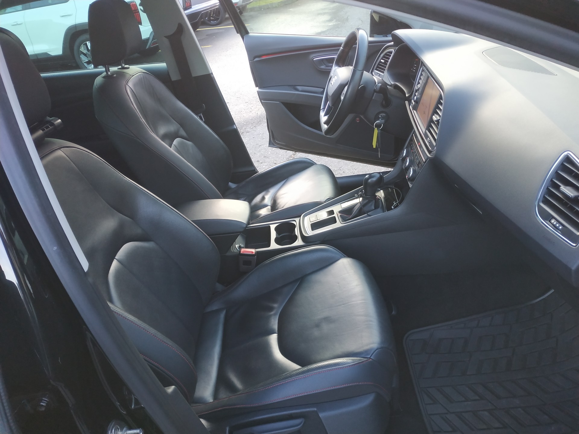 SEAT Leon 2.0 TSI SWISS FR DSG Automat-image-13