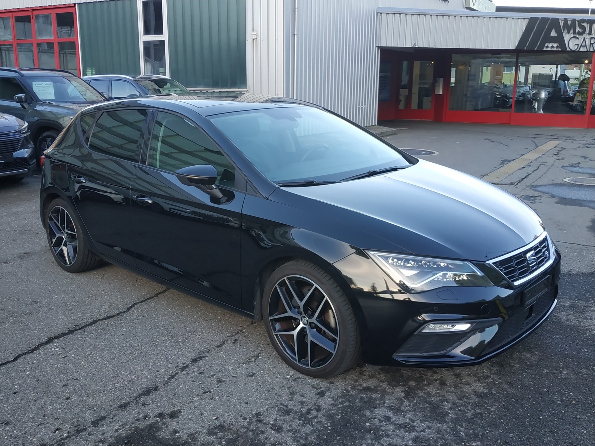 SEAT Leon 2.0 TSI SWISS FR DSG Automat-image-1