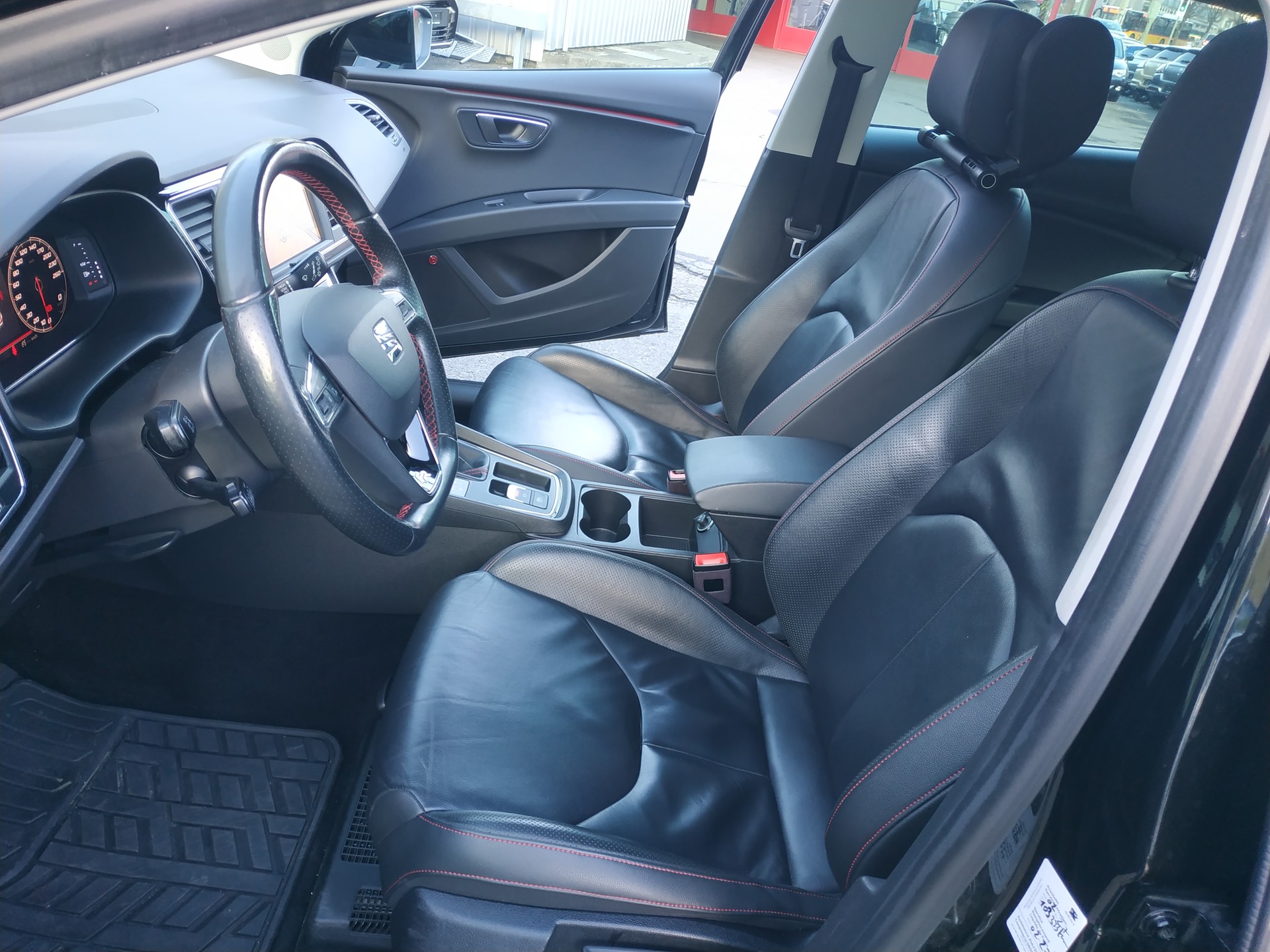 SEAT Leon 2.0 TSI SWISS FR DSG Automat-image-11