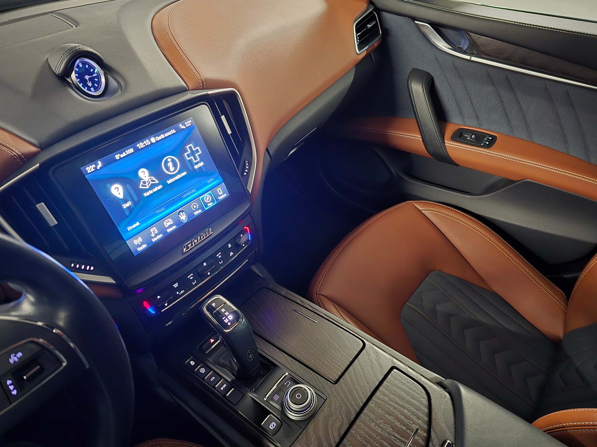 MASERATI Ghibli S Q4 3.0 GranLusso Automatica-image-11
