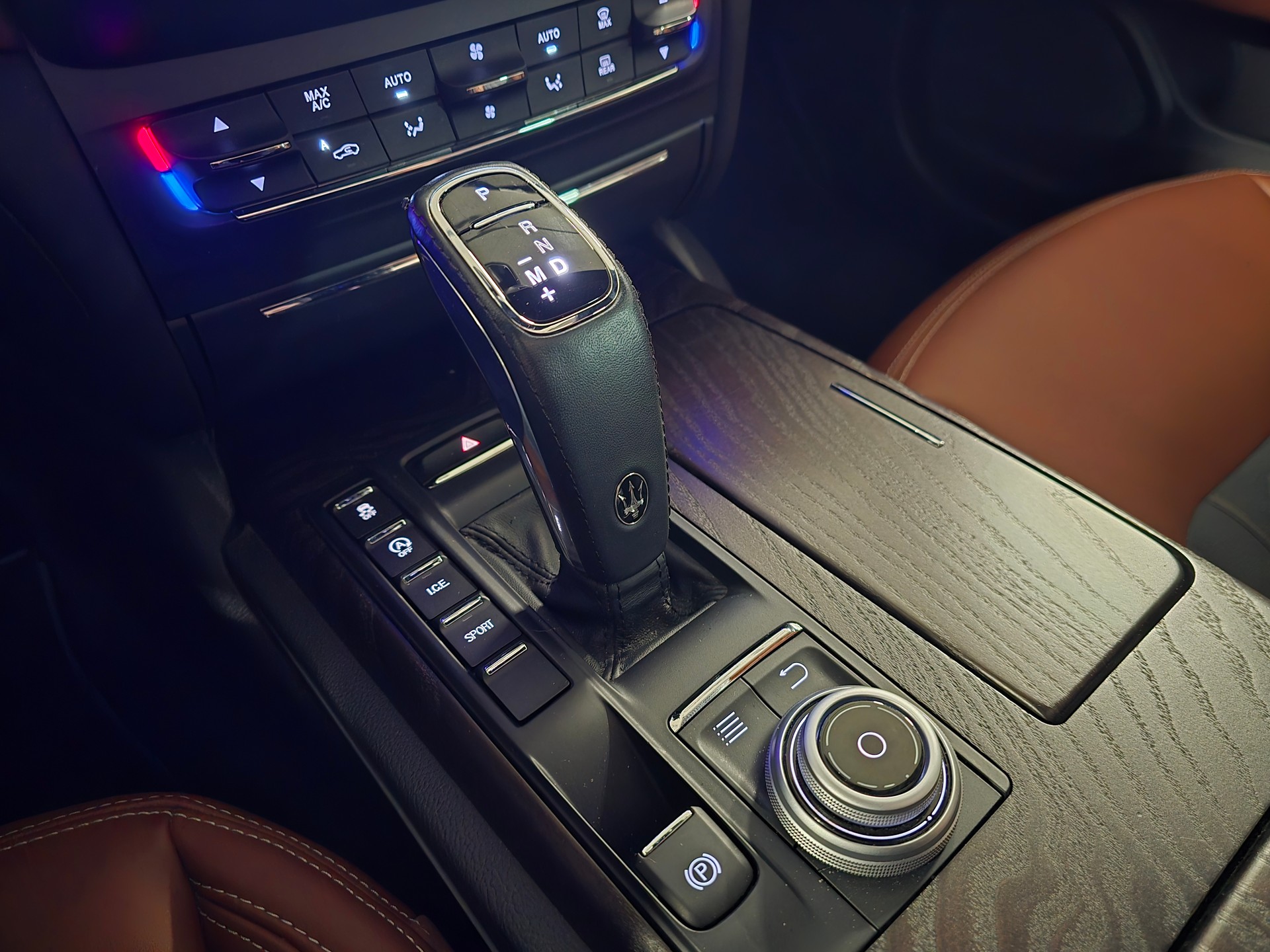 MASERATI Ghibli S Q4 3.0 GranLusso Automatica-image-16