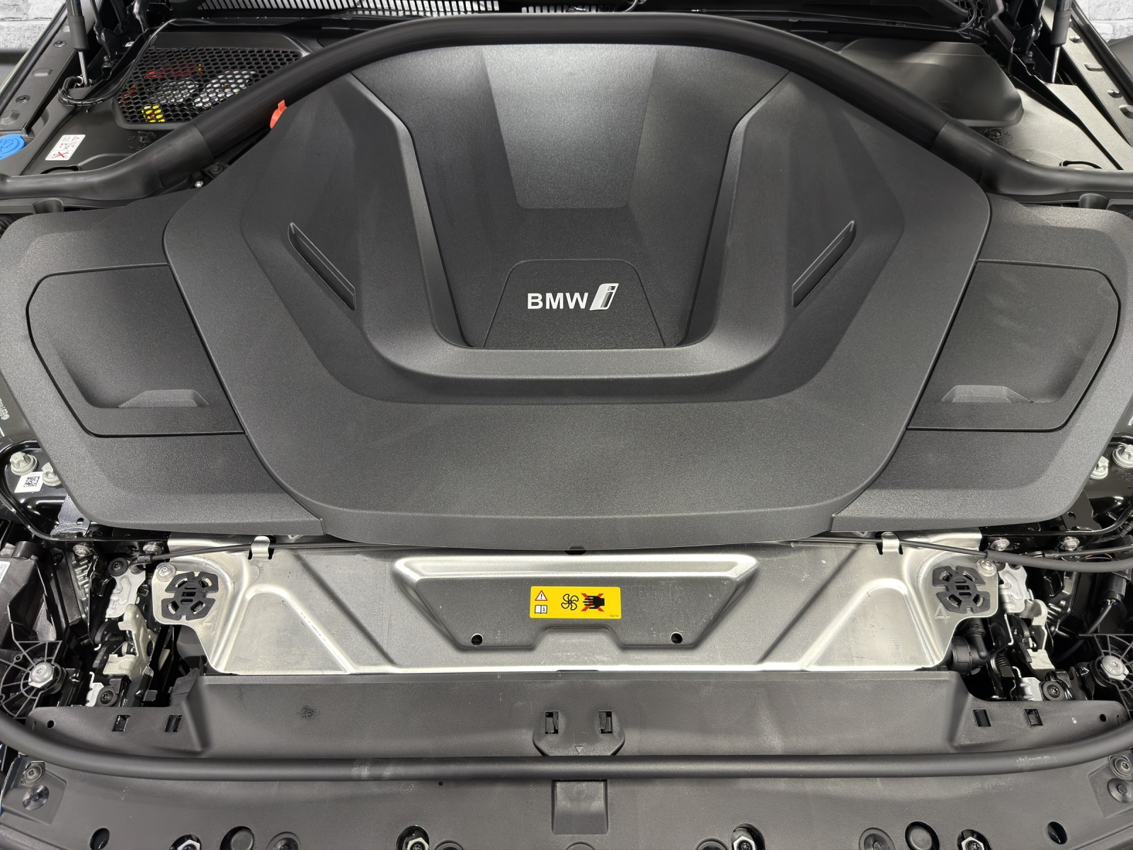 BMW i4 xDrive 40 Edition M Sport-image-23