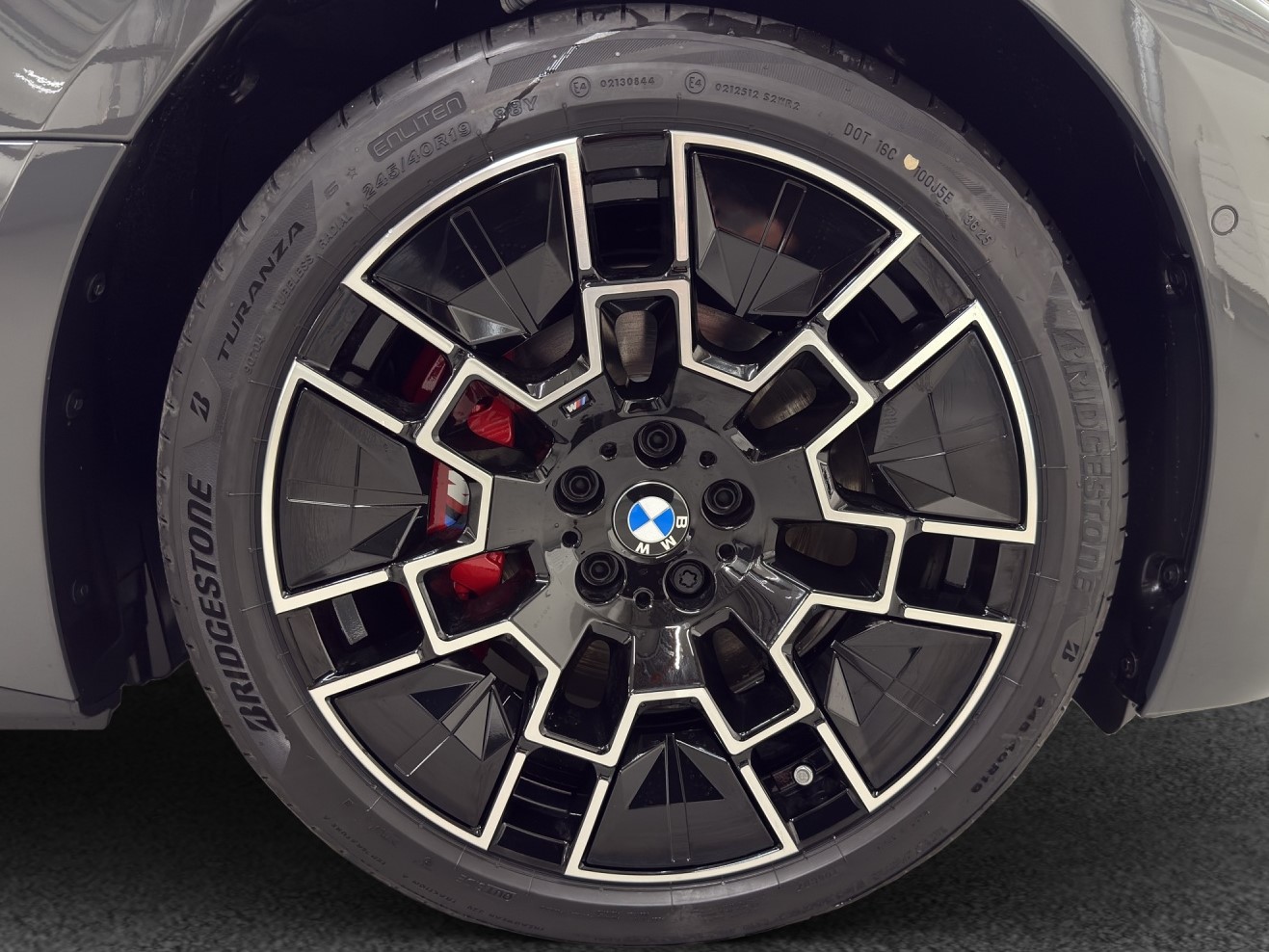 BMW i4 xDrive 40 Edition M Sport-image-11