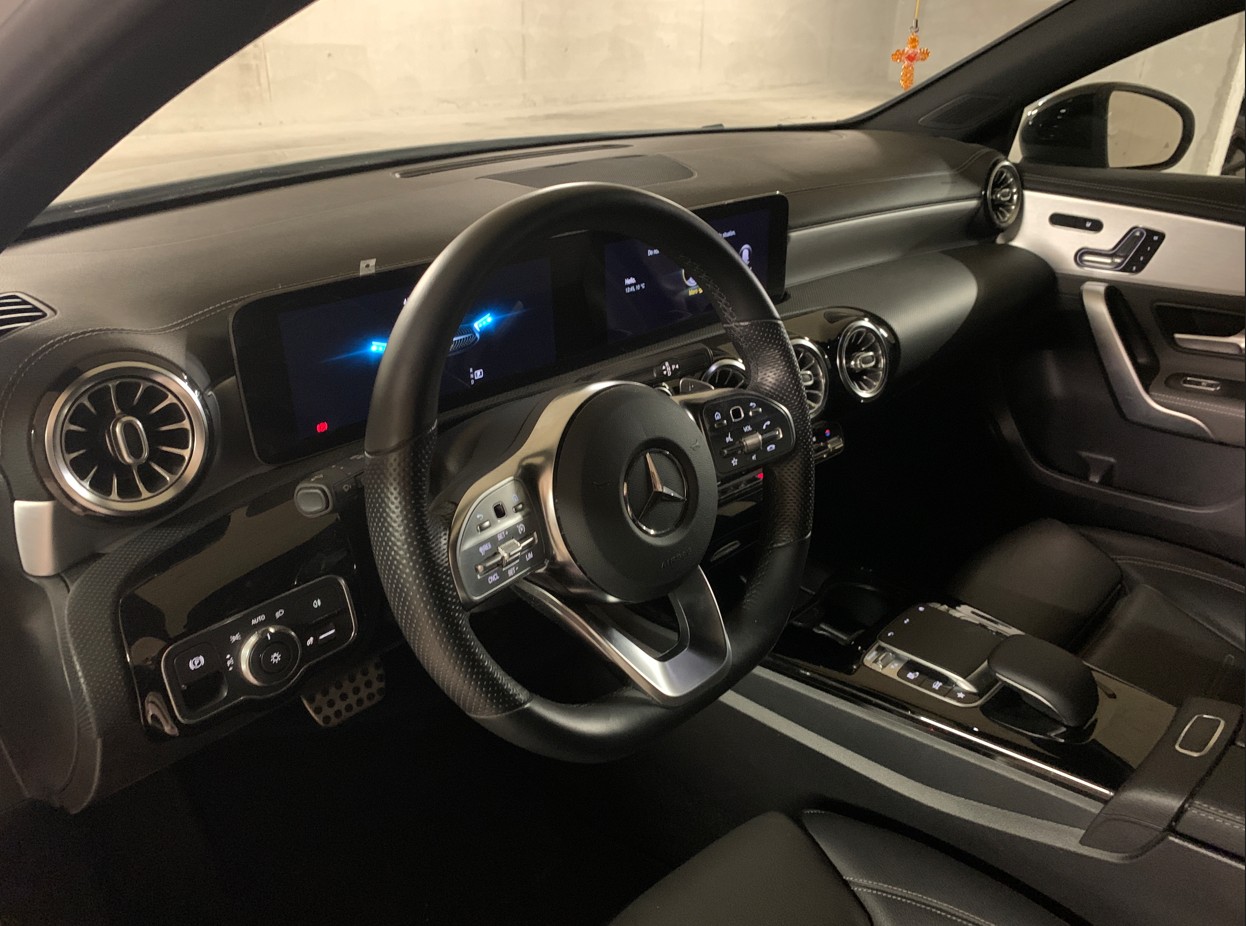 MERCEDES-BENZ A 180 AMG Line 7G-DCT-image-4