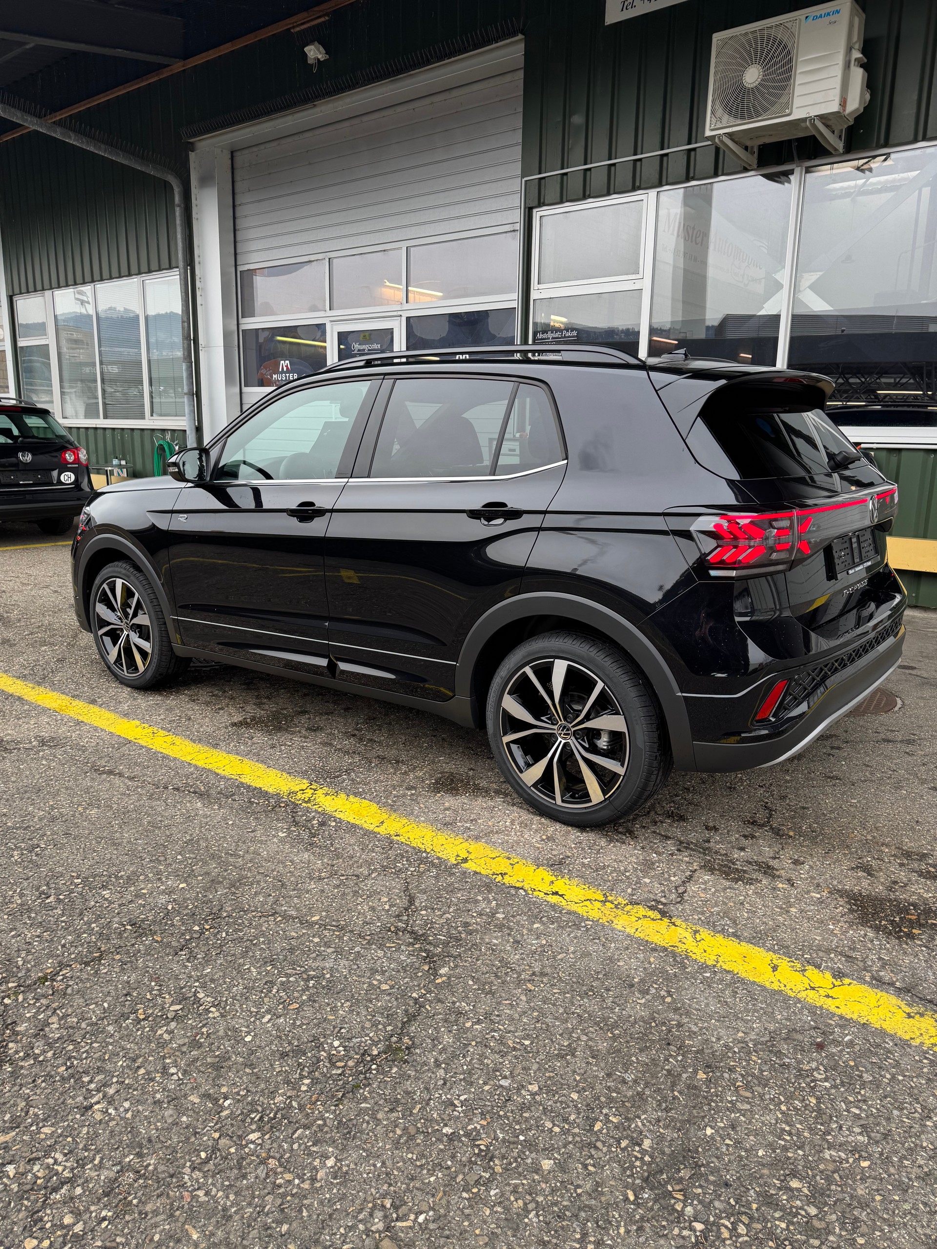 VW T-Cross 1.5 TSI EVO ACT R-Line DSG 150 PS mit Anhängerkupplung 32 % Rabatt !-showroom-element-1