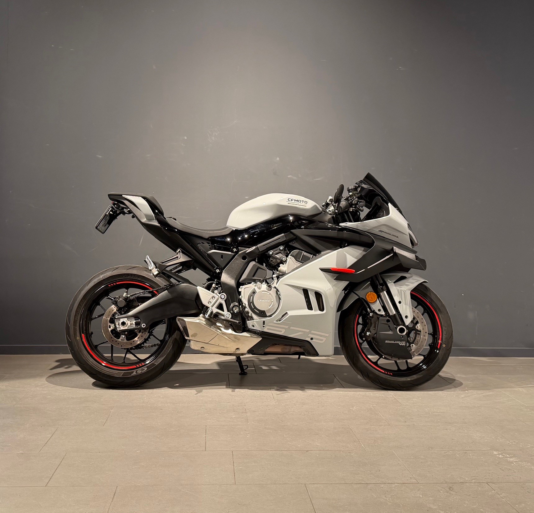 CF MOTO 675 SR-R