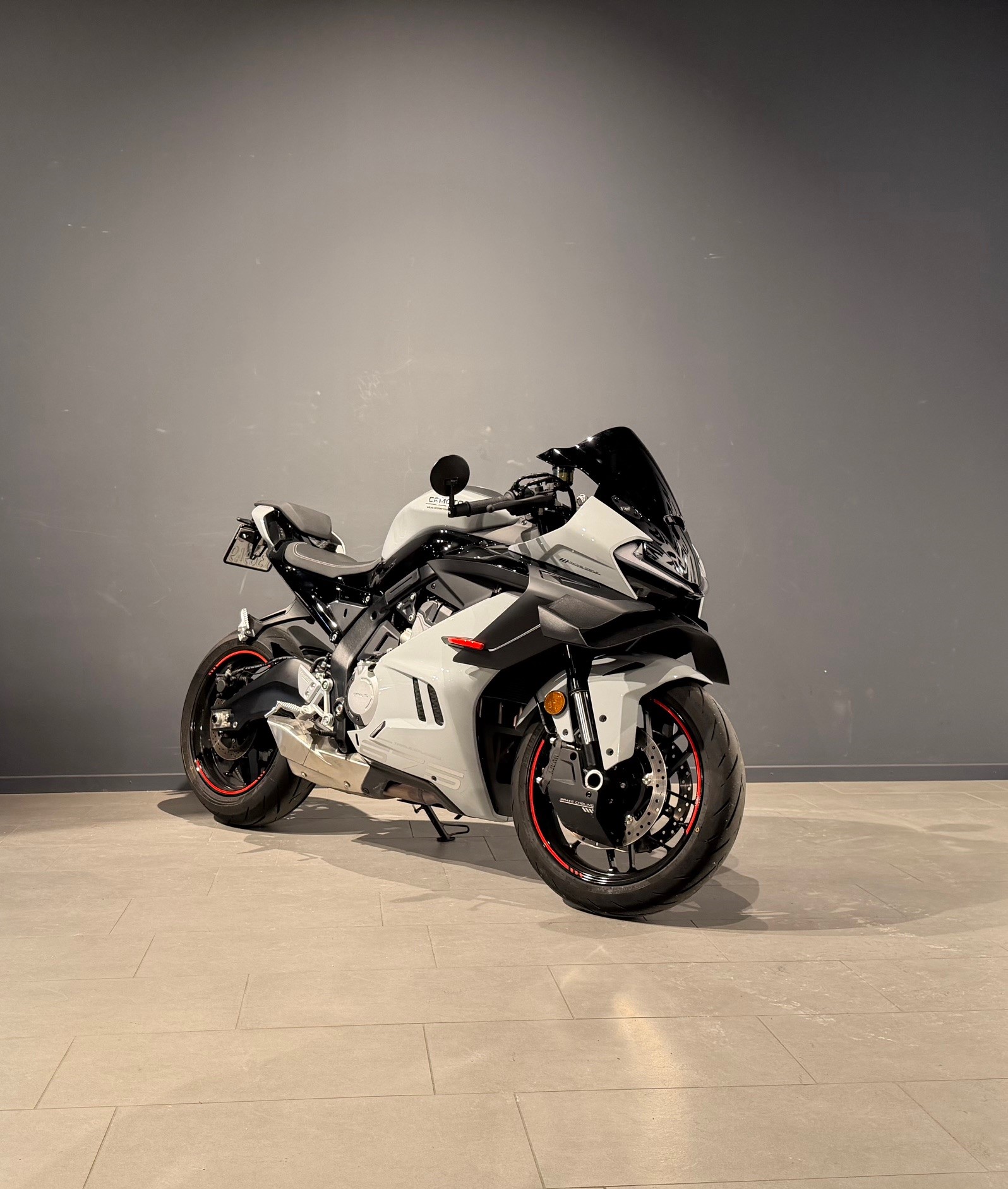 CF MOTO 675 SR-R-showroom-element-1