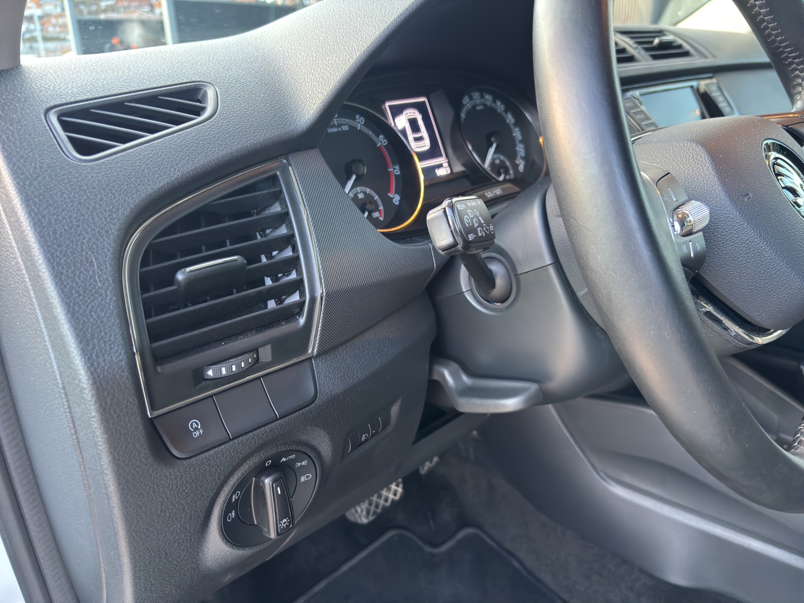 SKODA Fabia Combi 1.0 TSI Ambition DSG-image-5