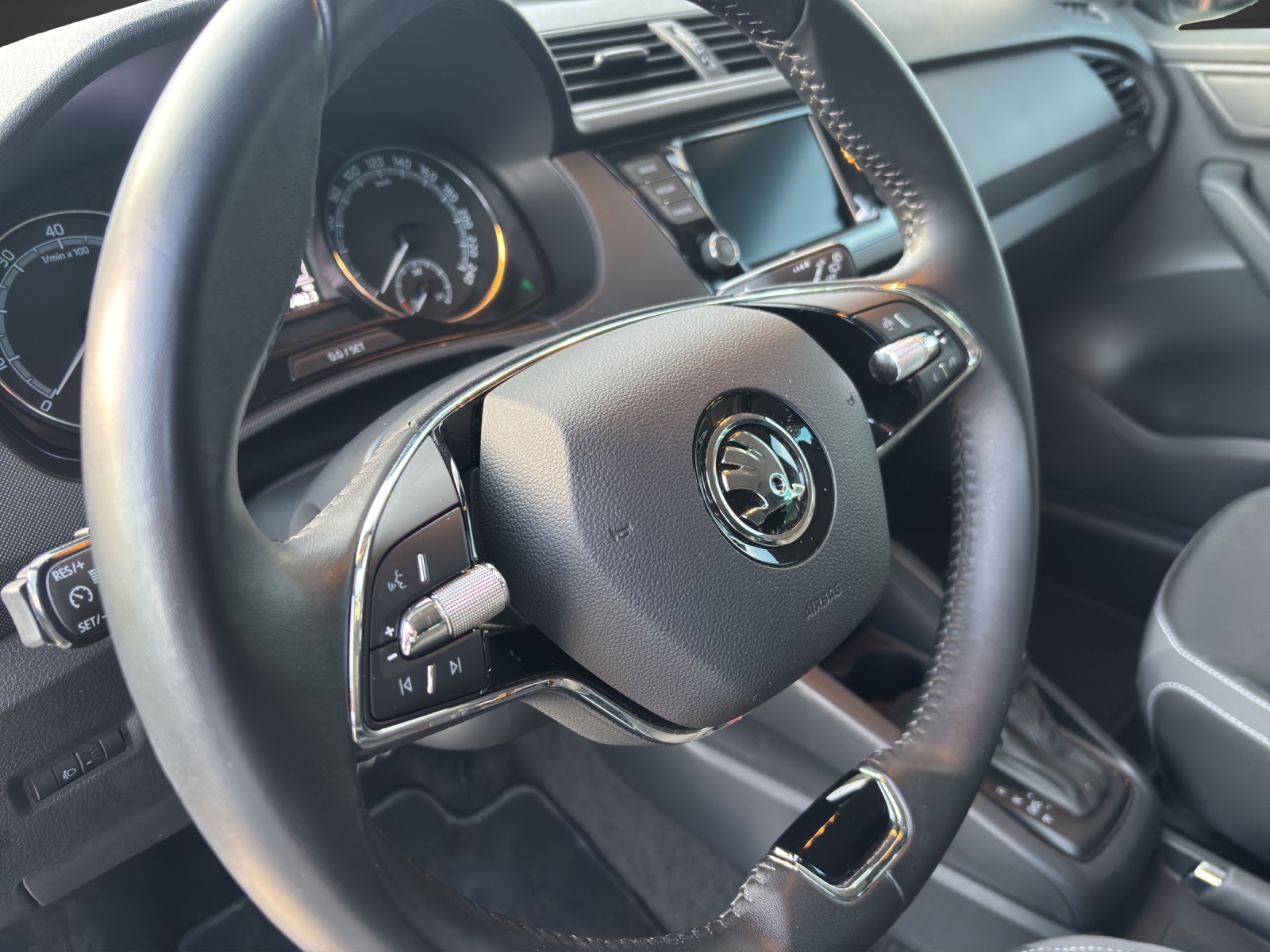 SKODA Fabia Combi 1.0 TSI Ambition DSG-image-4