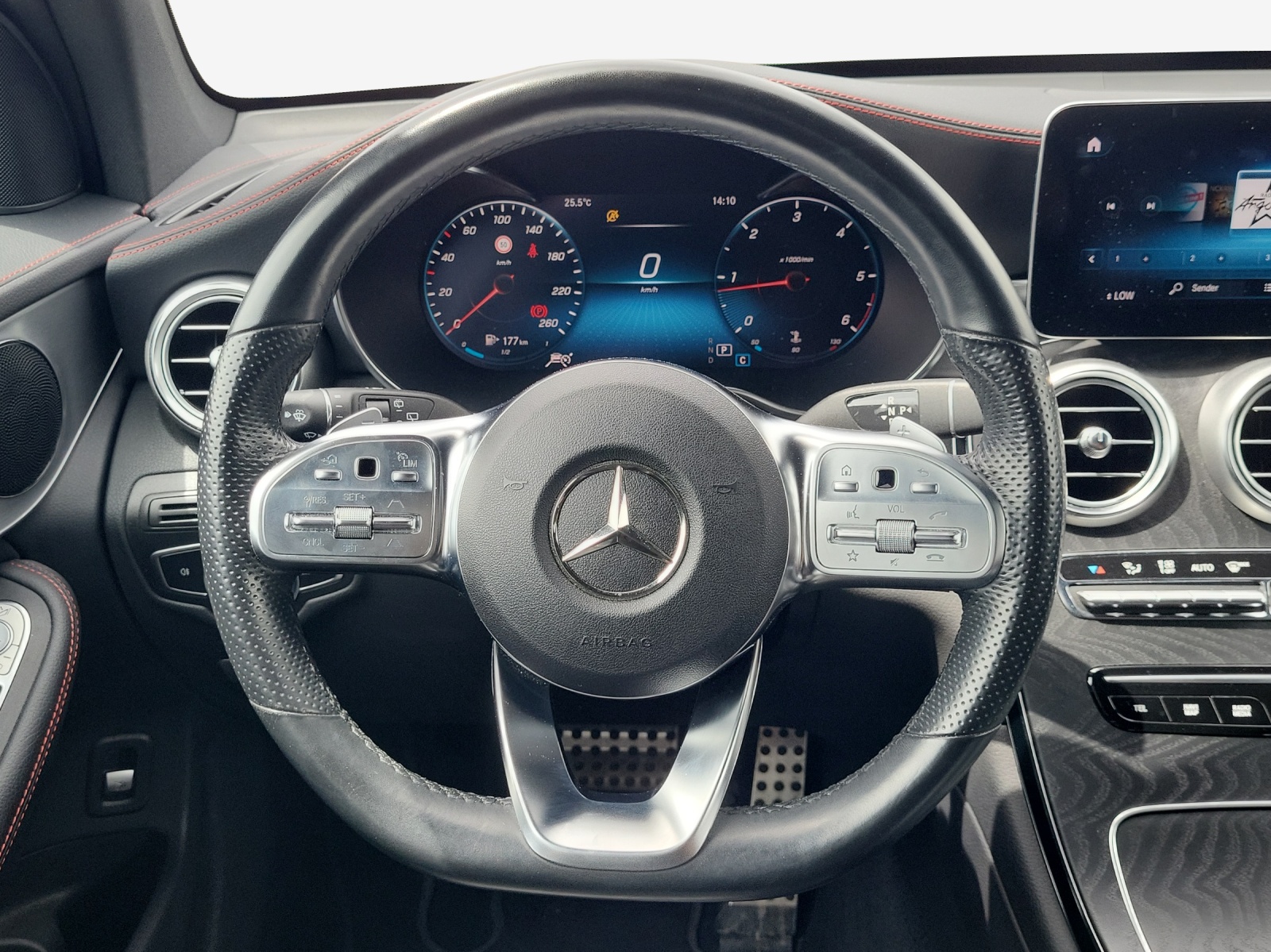 MERCEDES-BENZ GLC 300 d AMG Line 4Matic 9G-Tronic-image-9