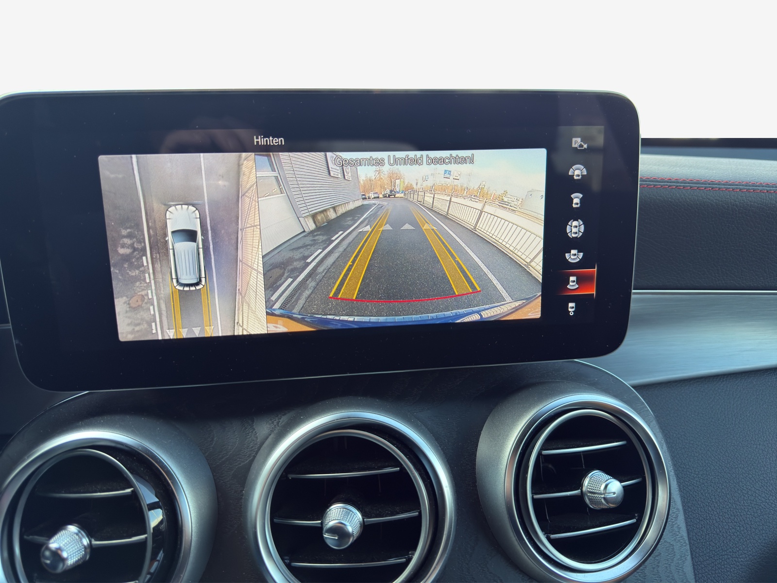 MERCEDES-BENZ GLC 300 d AMG Line 4Matic 9G-Tronic-image-13