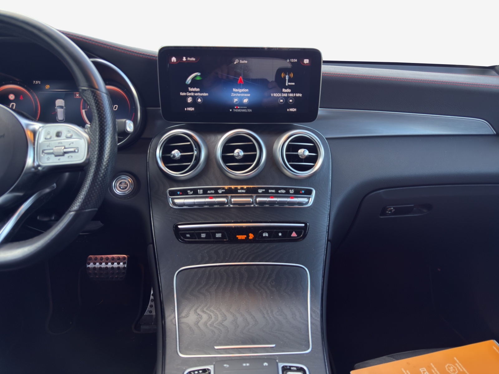 MERCEDES-BENZ GLC 300 d AMG Line 4Matic 9G-Tronic-image-10