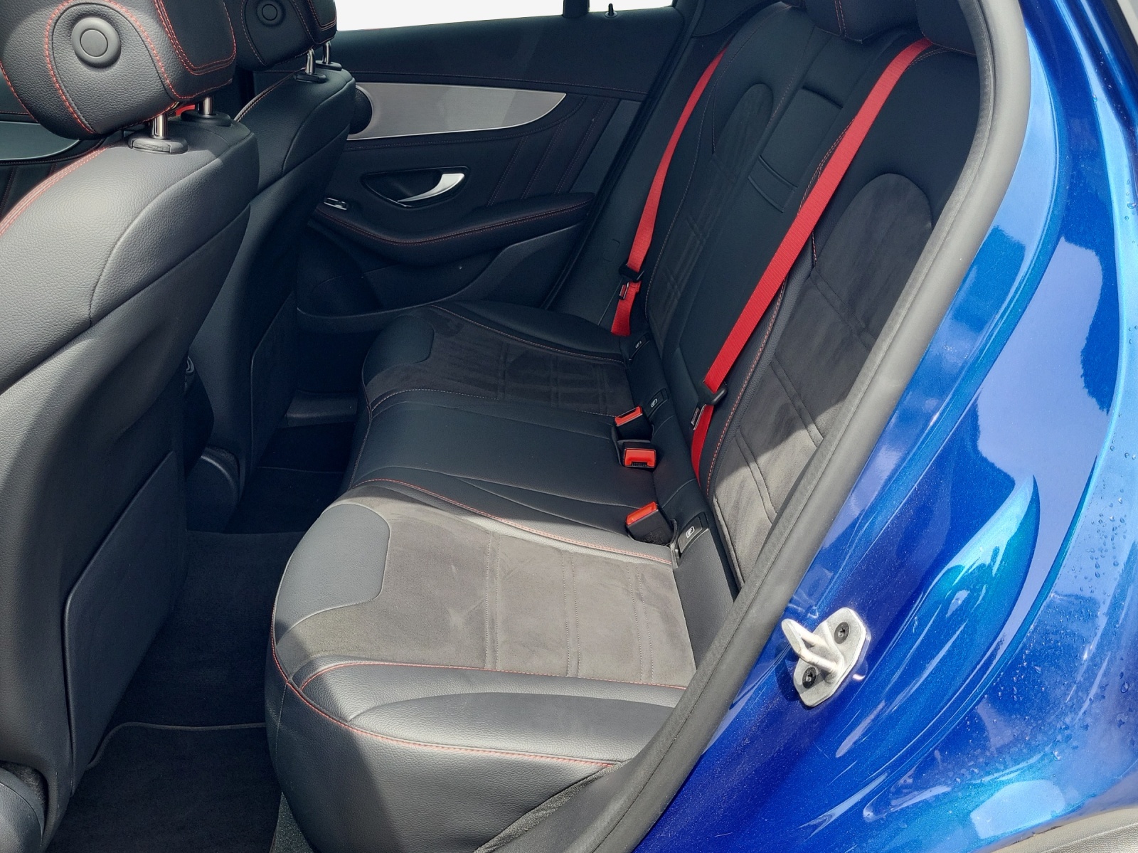 MERCEDES-BENZ GLC 300 d AMG Line 4Matic 9G-Tronic-image-11