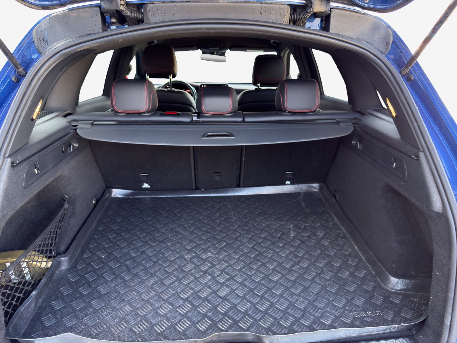 MERCEDES-BENZ GLC 300 d AMG Line 4Matic 9G-Tronic-image-12