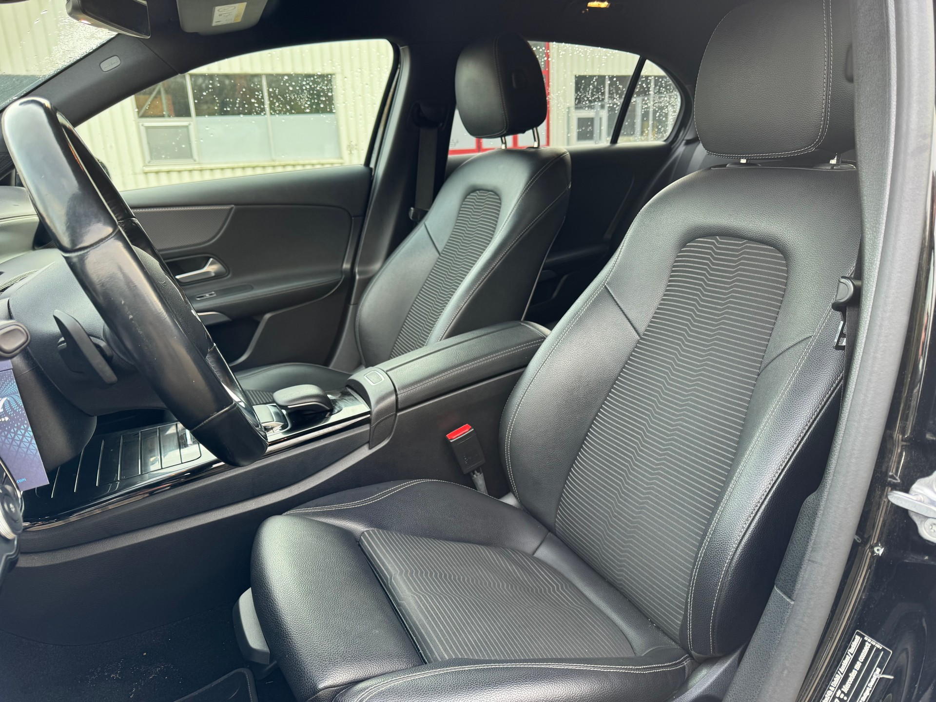 MERCEDES-BENZ A 180 d Style 7G-DCT-image-6