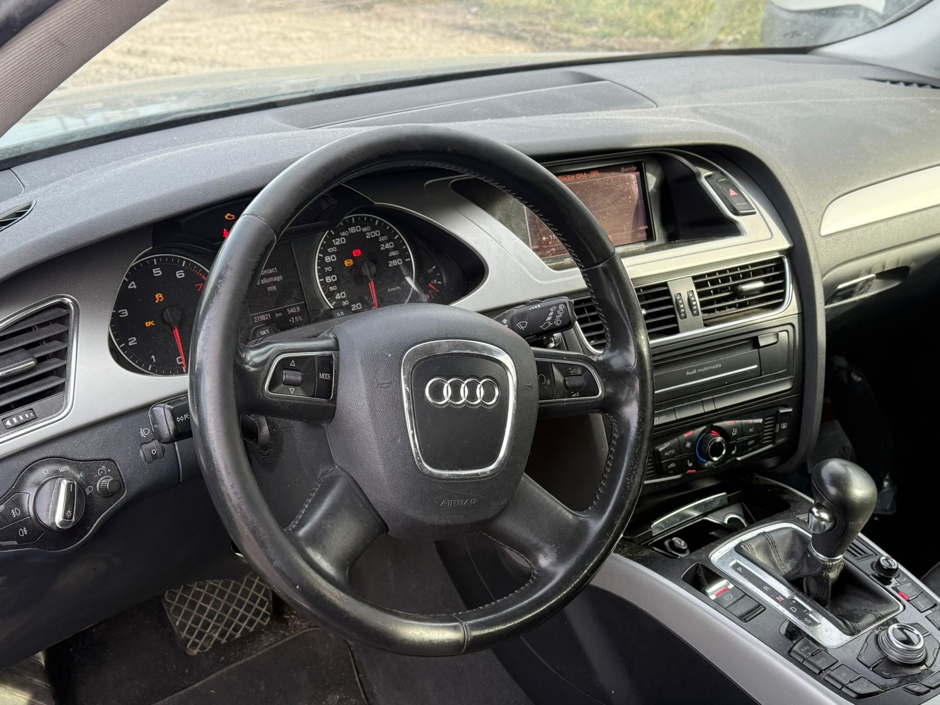 AUDI A4 Avant 2.0 TFSI multitronic-image-9