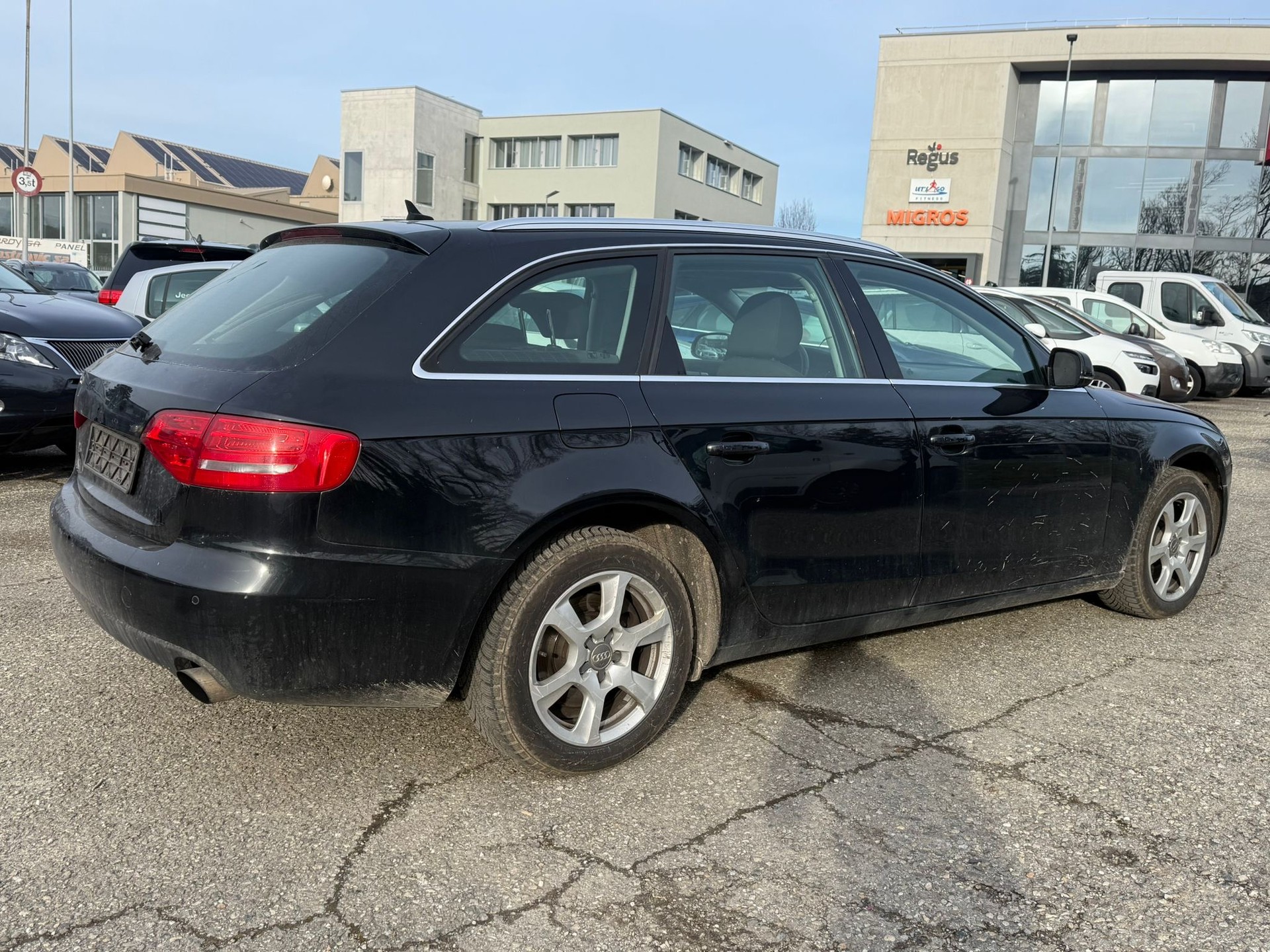 AUDI A4 Avant 2.0 TFSI multitronic-image-5