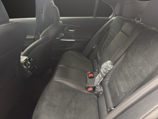 MERCEDES-BENZ C 300e 4 Matic EQ Hybrid-image-8