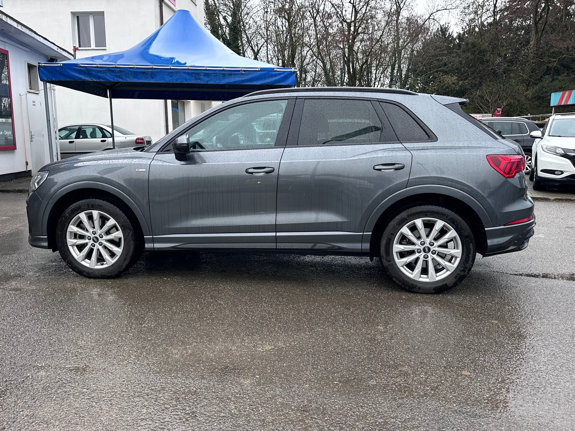 AUDI Q3 40 TFSI S line quattro S-tronic-image-6