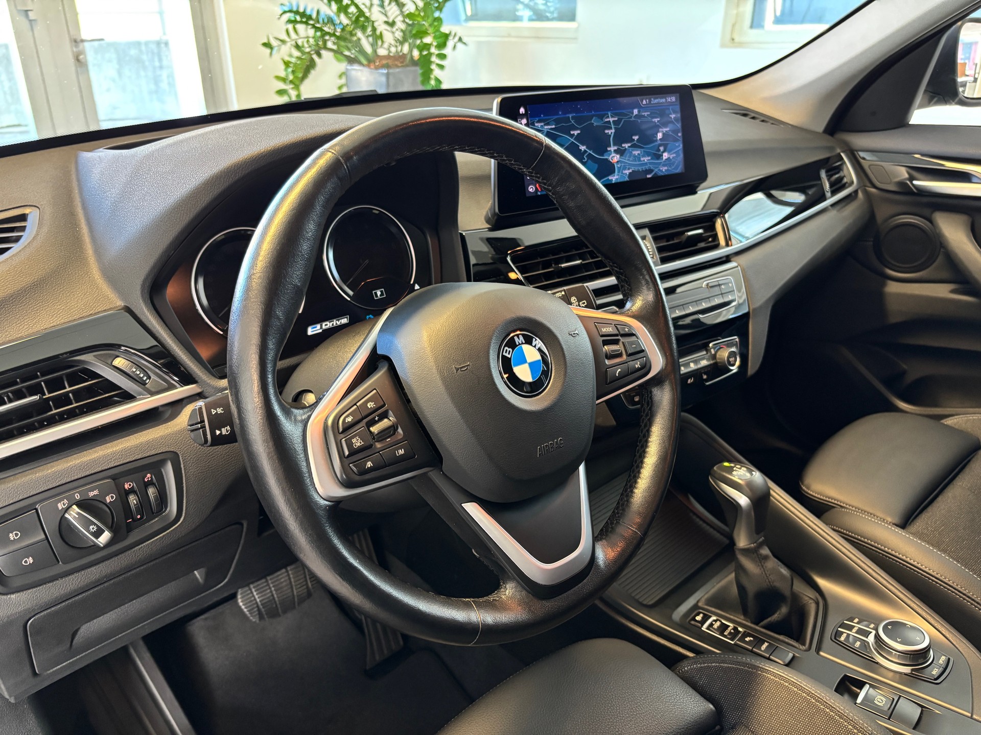 BMW X1 xDrive 25e Steptronic-image-5